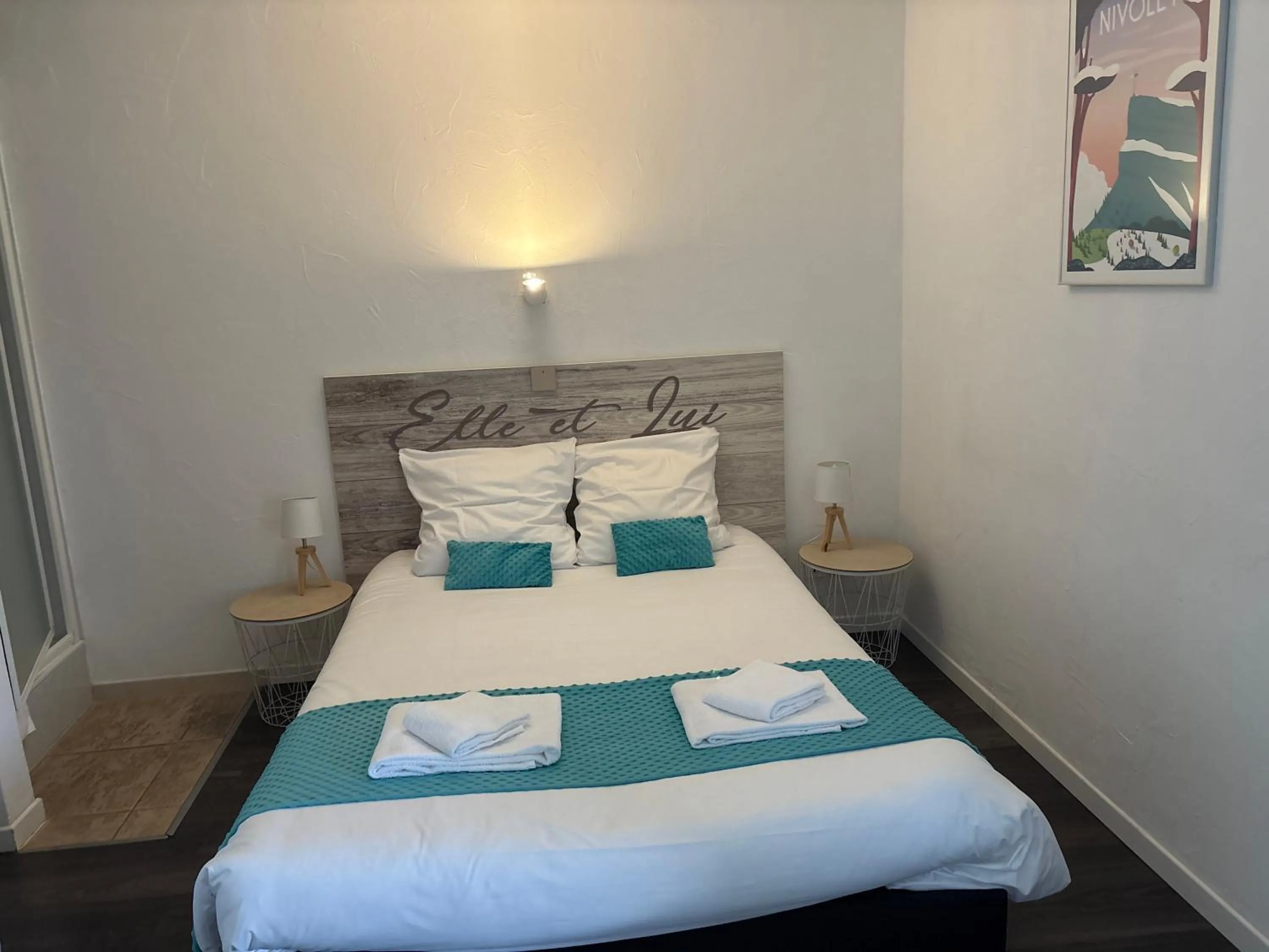 Photo of the whole room, Bed in Le Saint Vincent