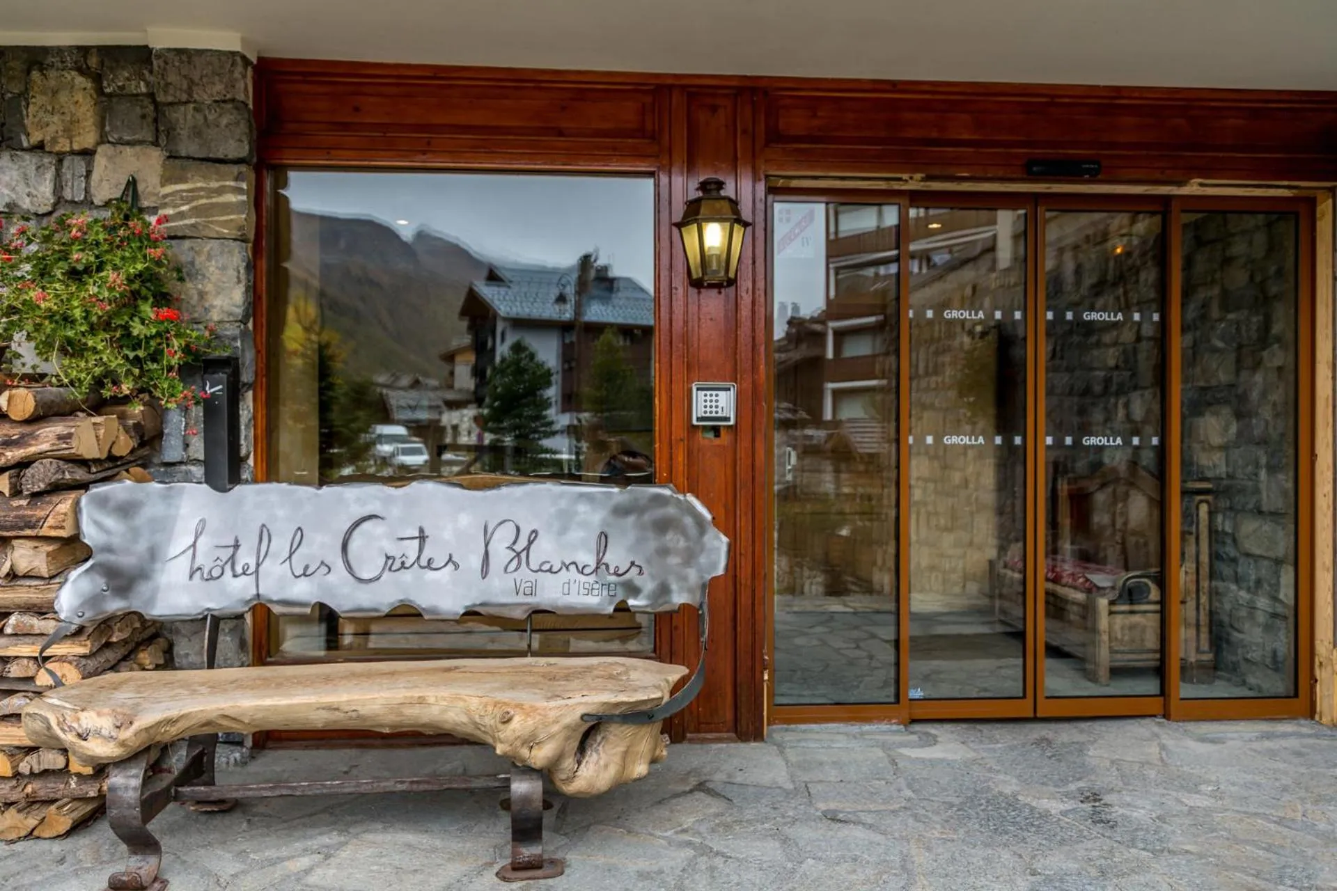 Facade/entrance in Les Crêtes Blanches