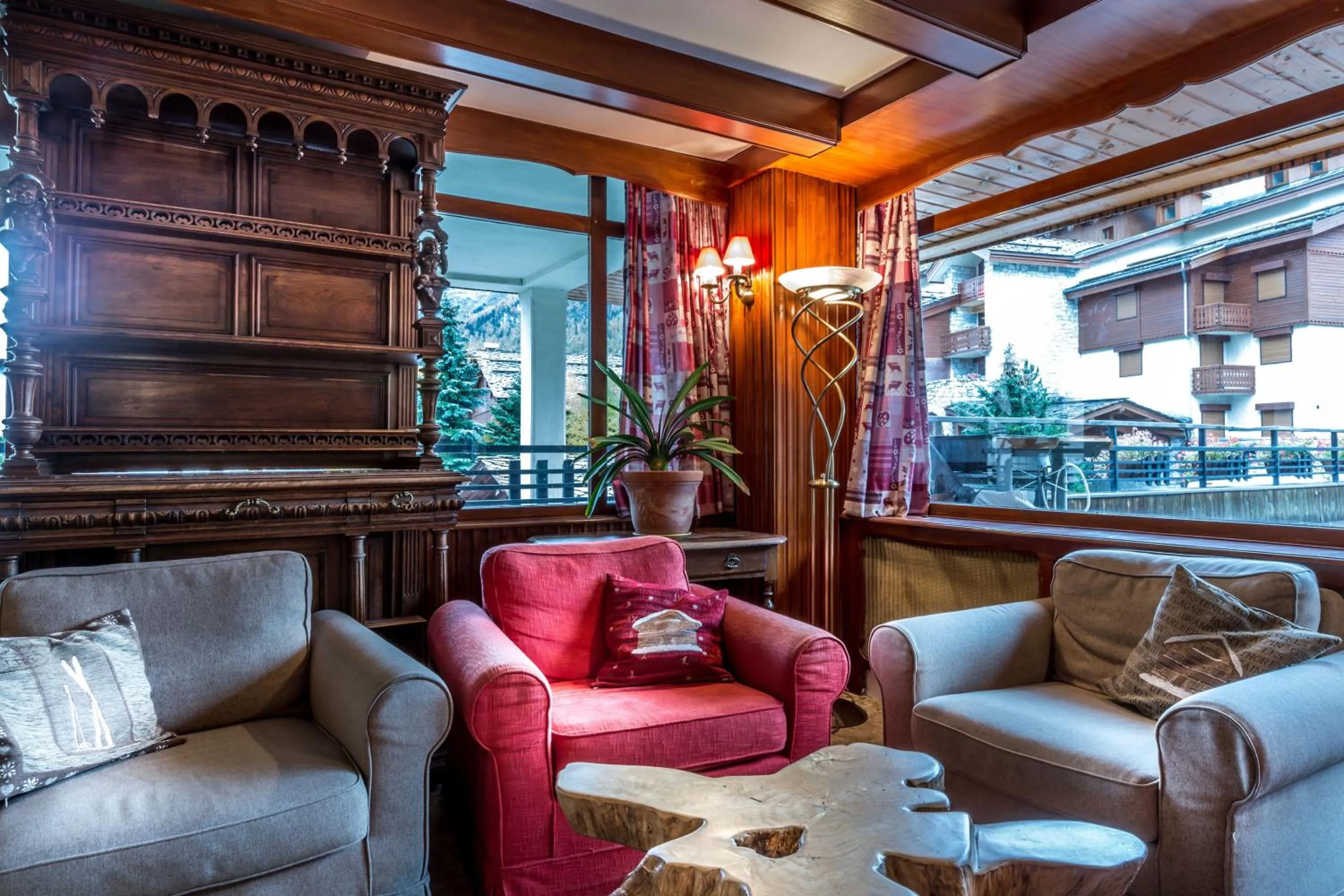 Communal lounge/ TV room in Les Crêtes Blanches