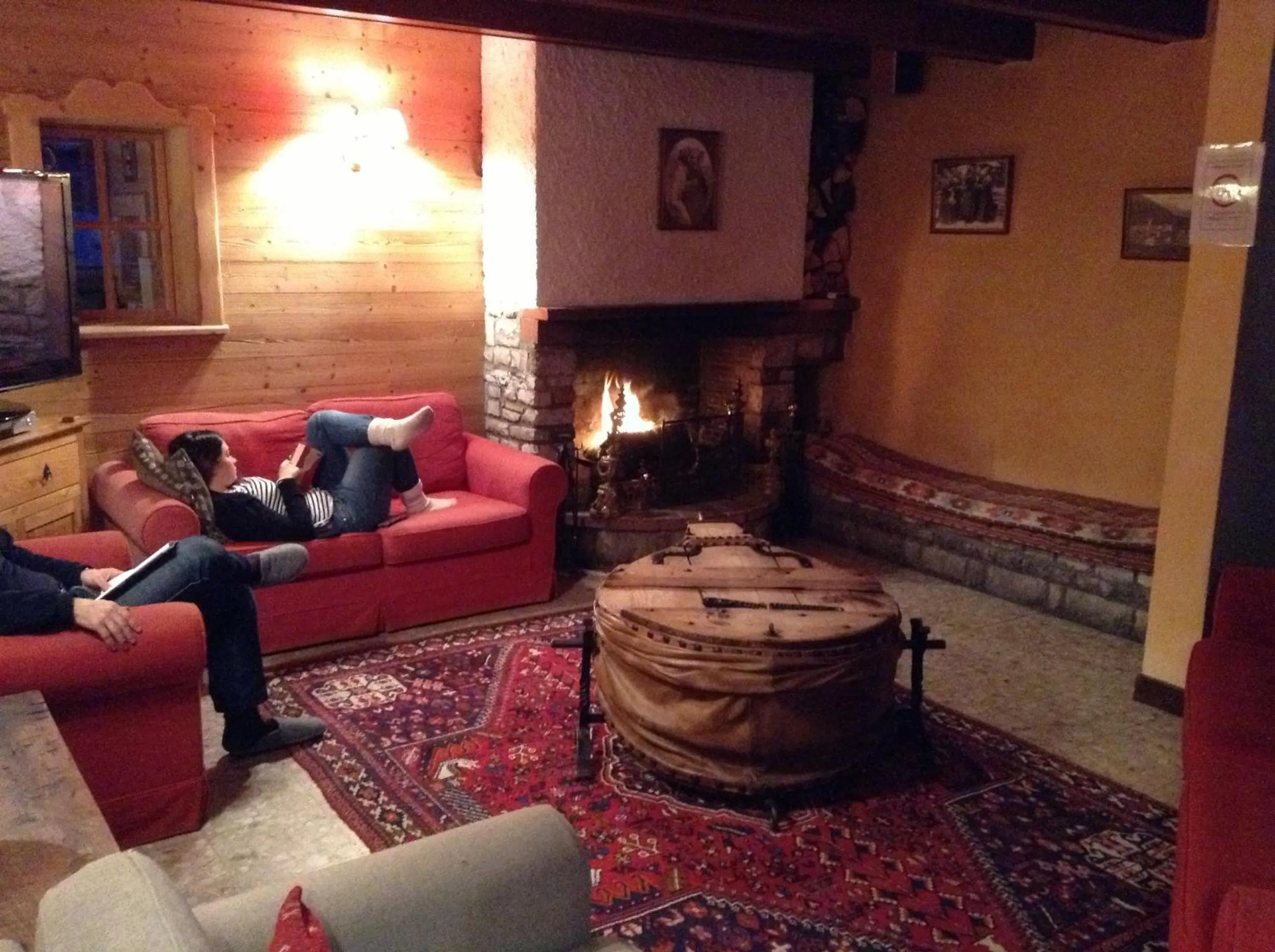 Communal lounge/ TV room in Les Crêtes Blanches