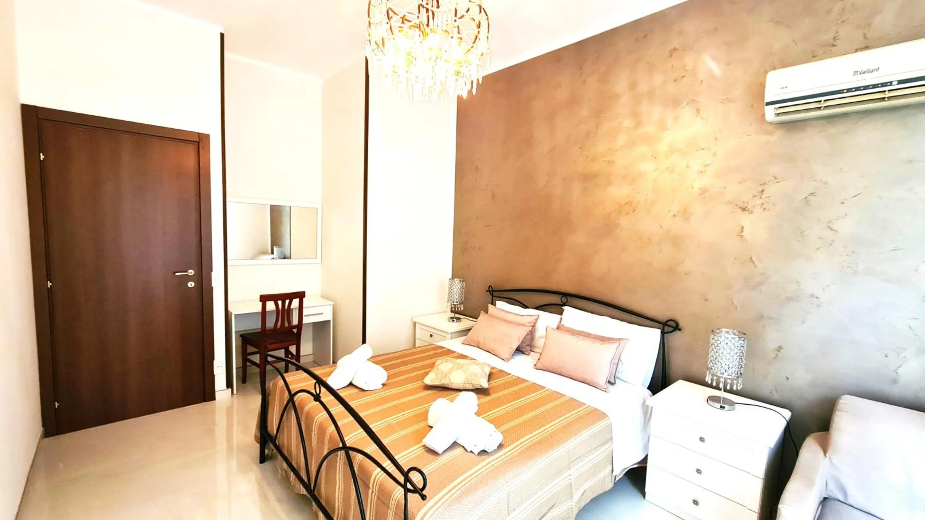 Bedroom, Bed in CH Exclusive Apartments