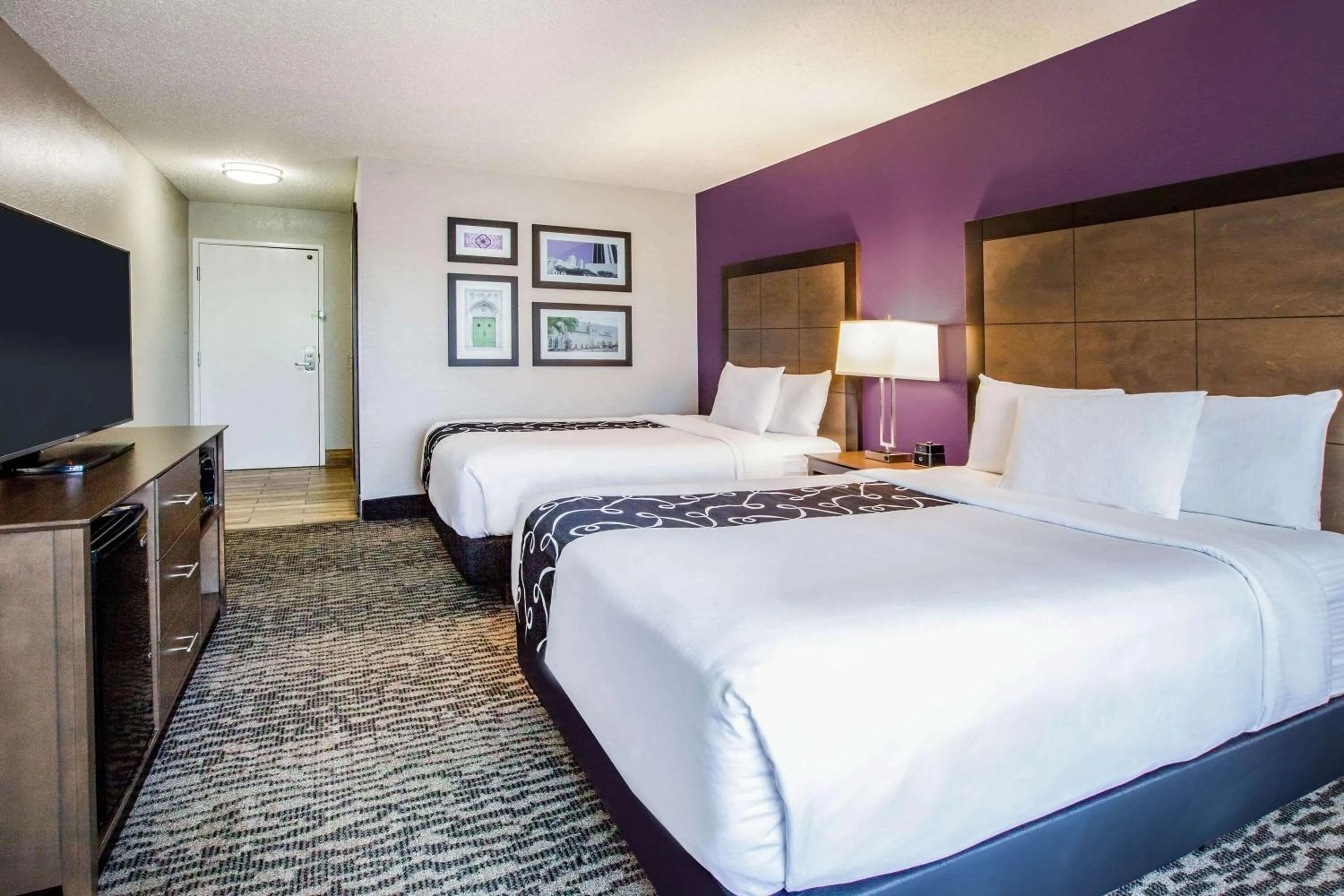 Photo of the whole room, Bed in La Quinta Inn and Suites by Wyndham Elkhart