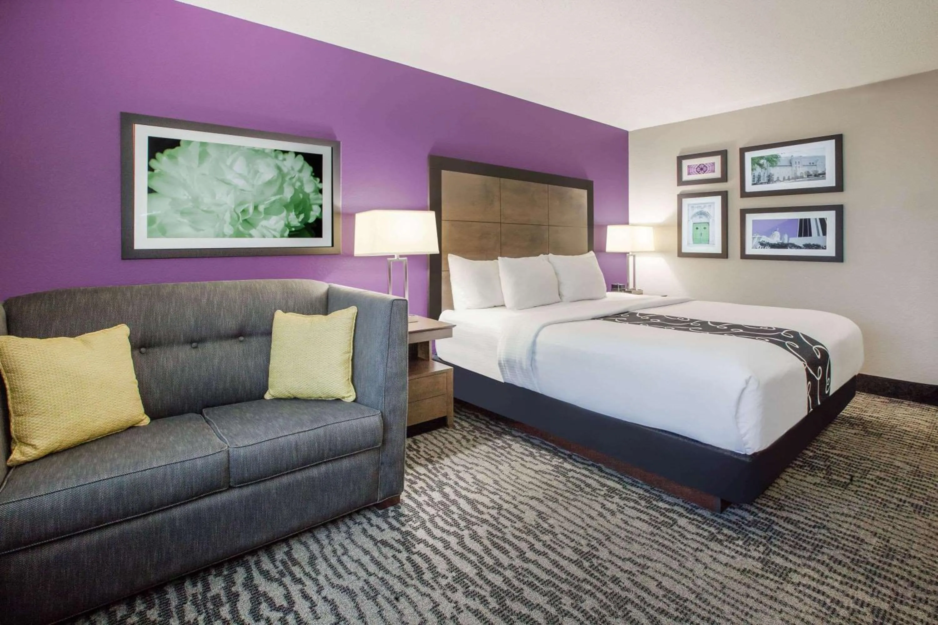 Photo of the whole room, Bed in La Quinta Inn and Suites by Wyndham Elkhart