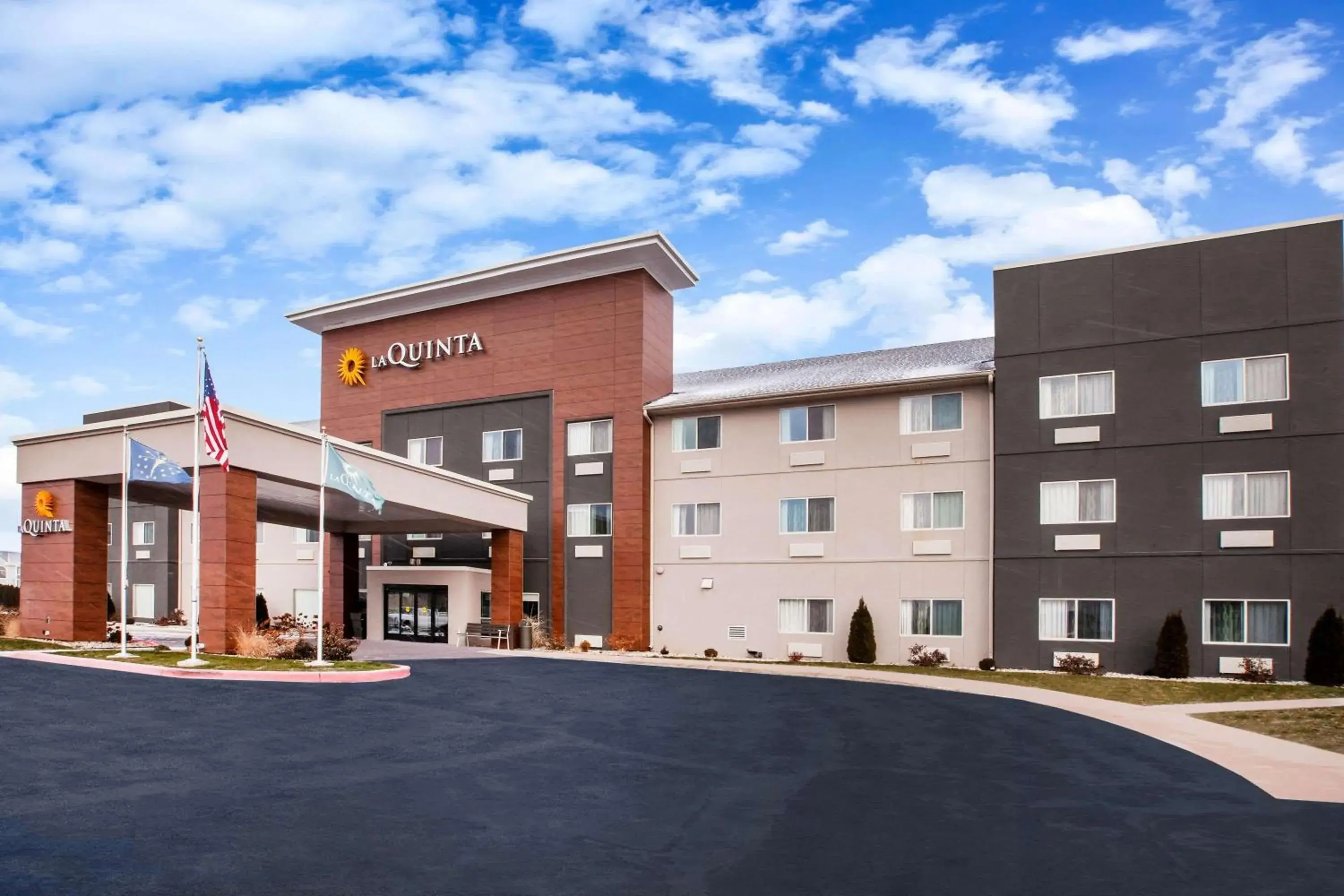Property building in La Quinta Inn and Suites by Wyndham Elkhart Property building in La Quinta Inn and Suites by Wyndham Elkhart