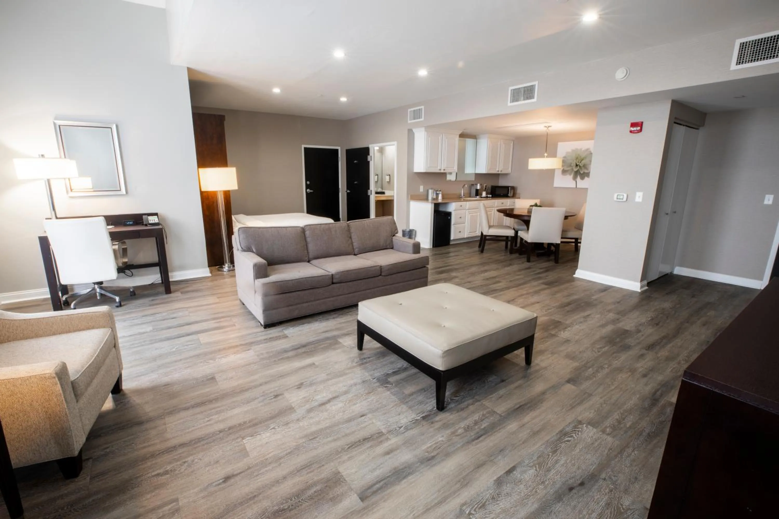 Kitchen or kitchenette in Holiday Inn Wilmington by IHG