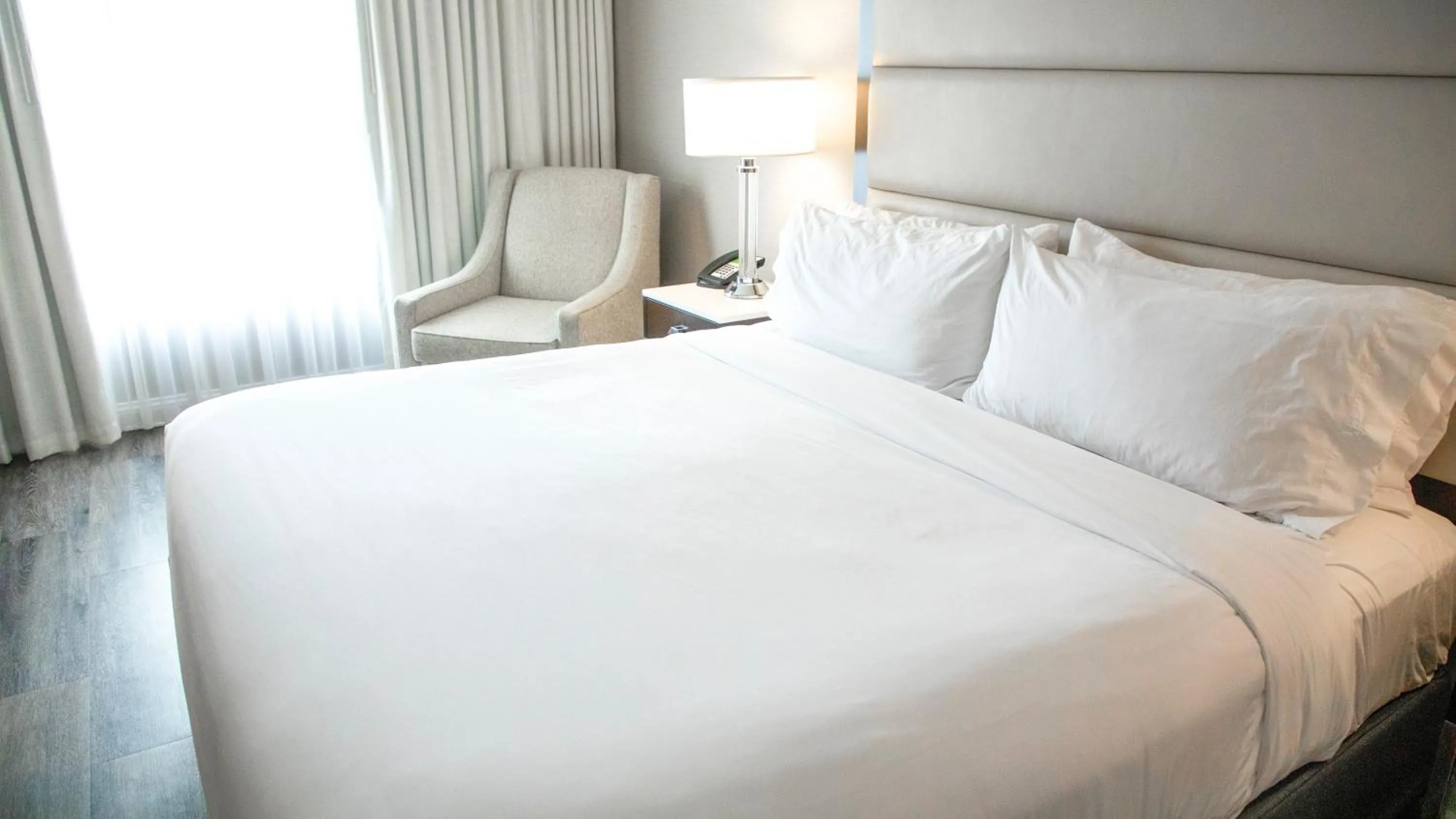 Bed in Holiday Inn Wilmington by IHG