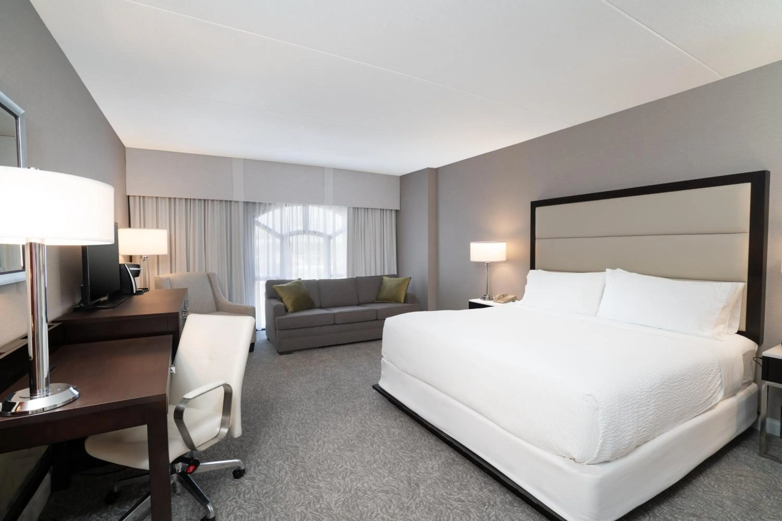 Photo of the whole room, Bed in Holiday Inn Wilmington by IHG