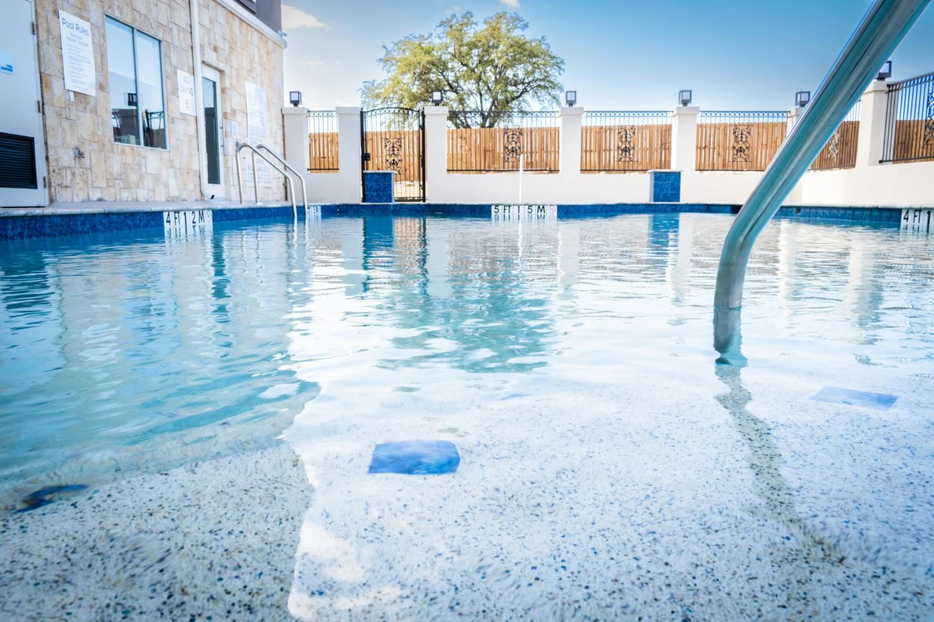 Day in Holiday Inn Express Glen Rose by IHG