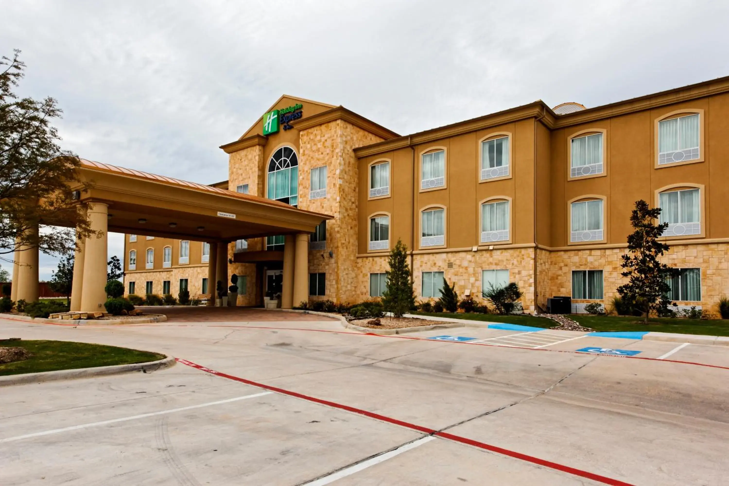 Facade/entrance in Holiday Inn Express Glen Rose by IHG Facade/entrance in Holiday Inn Express Glen Rose by IHG