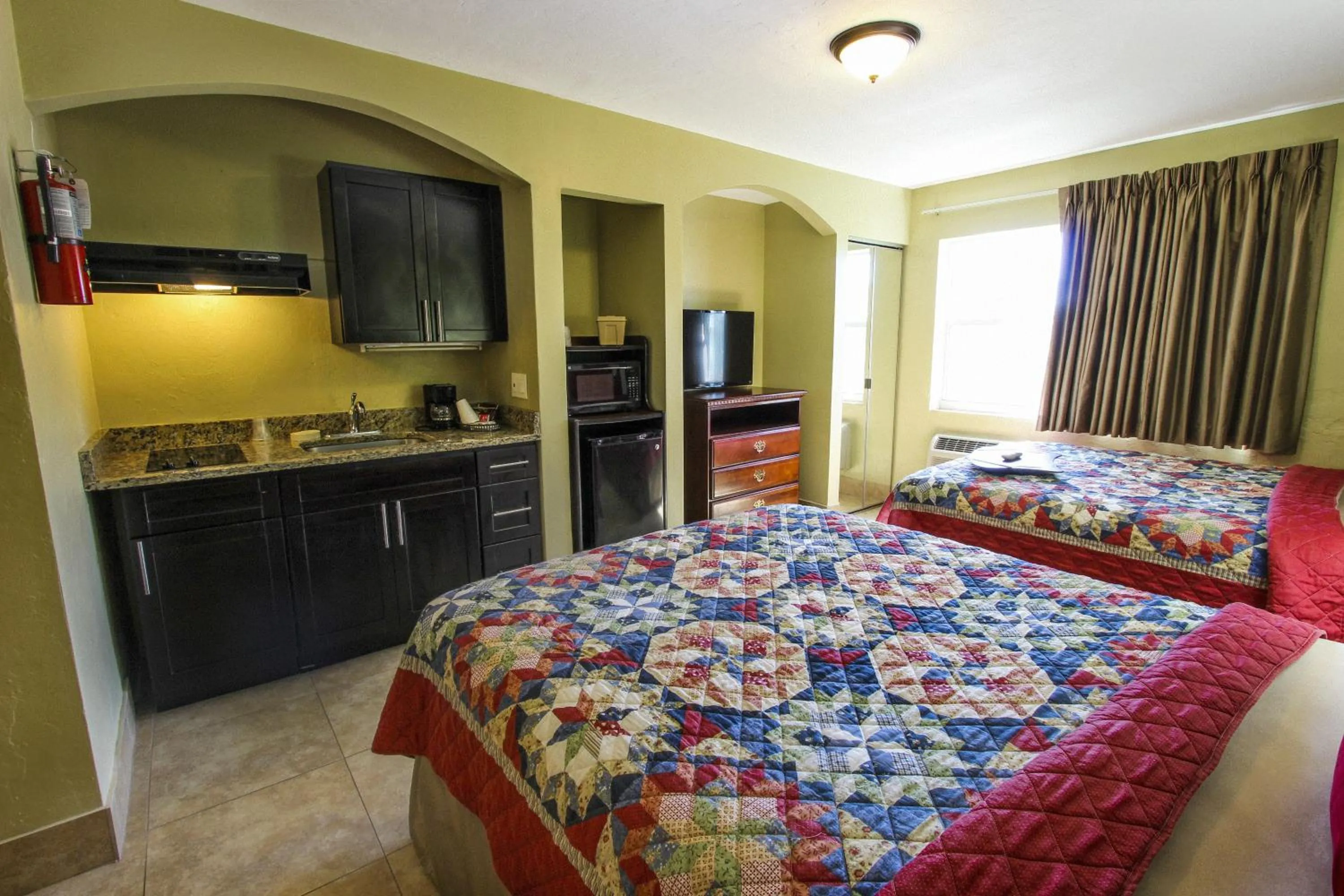 Bedroom, Bed in Oceans Beach Resort & Suites