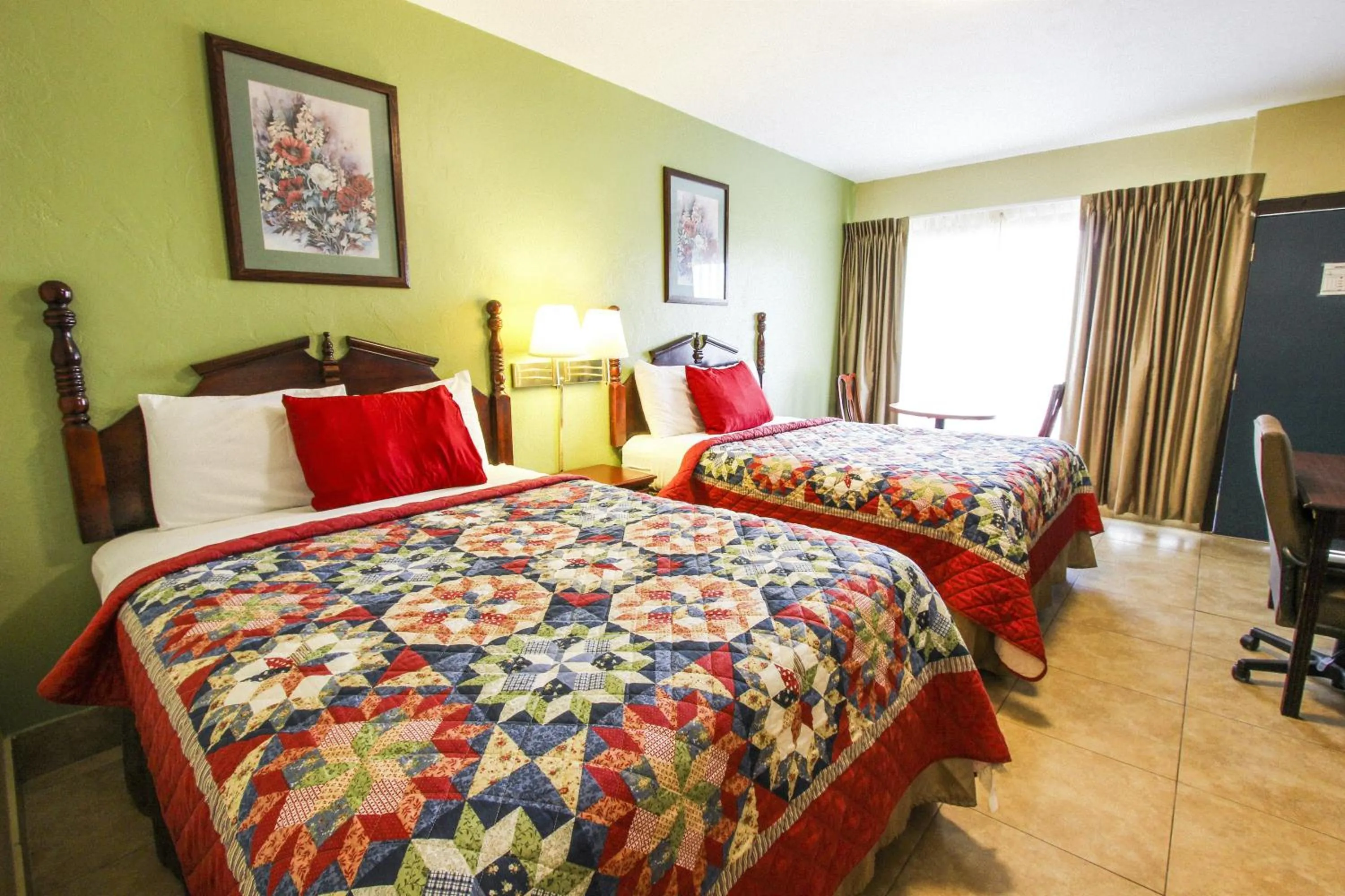 Bedroom, Bed in Oceans Beach Resort & Suites