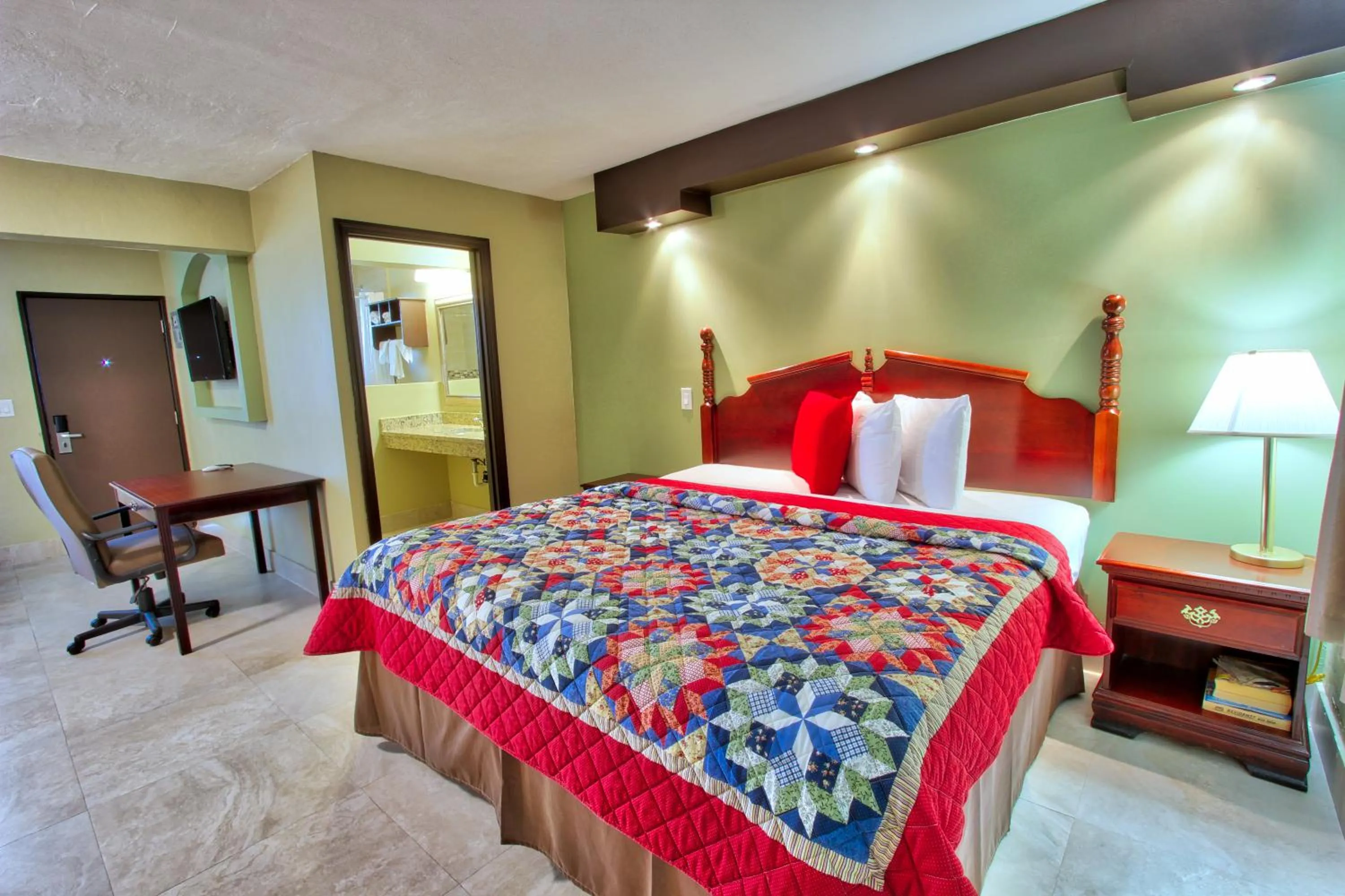 Bedroom, Bed in Oceans Beach Resort & Suites