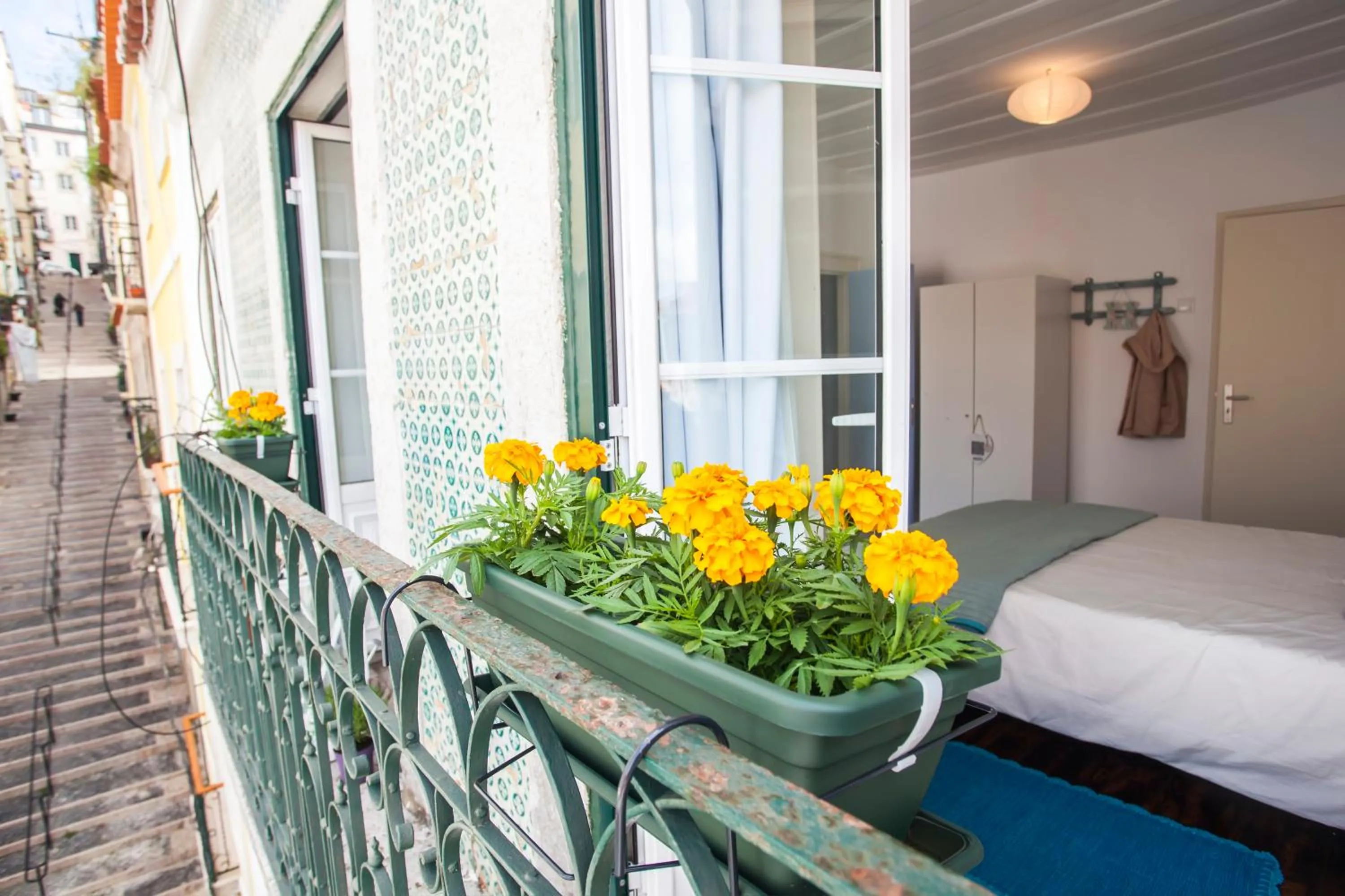 Balcony/Terrace, Bed in Lisbon Inn Bica Suites