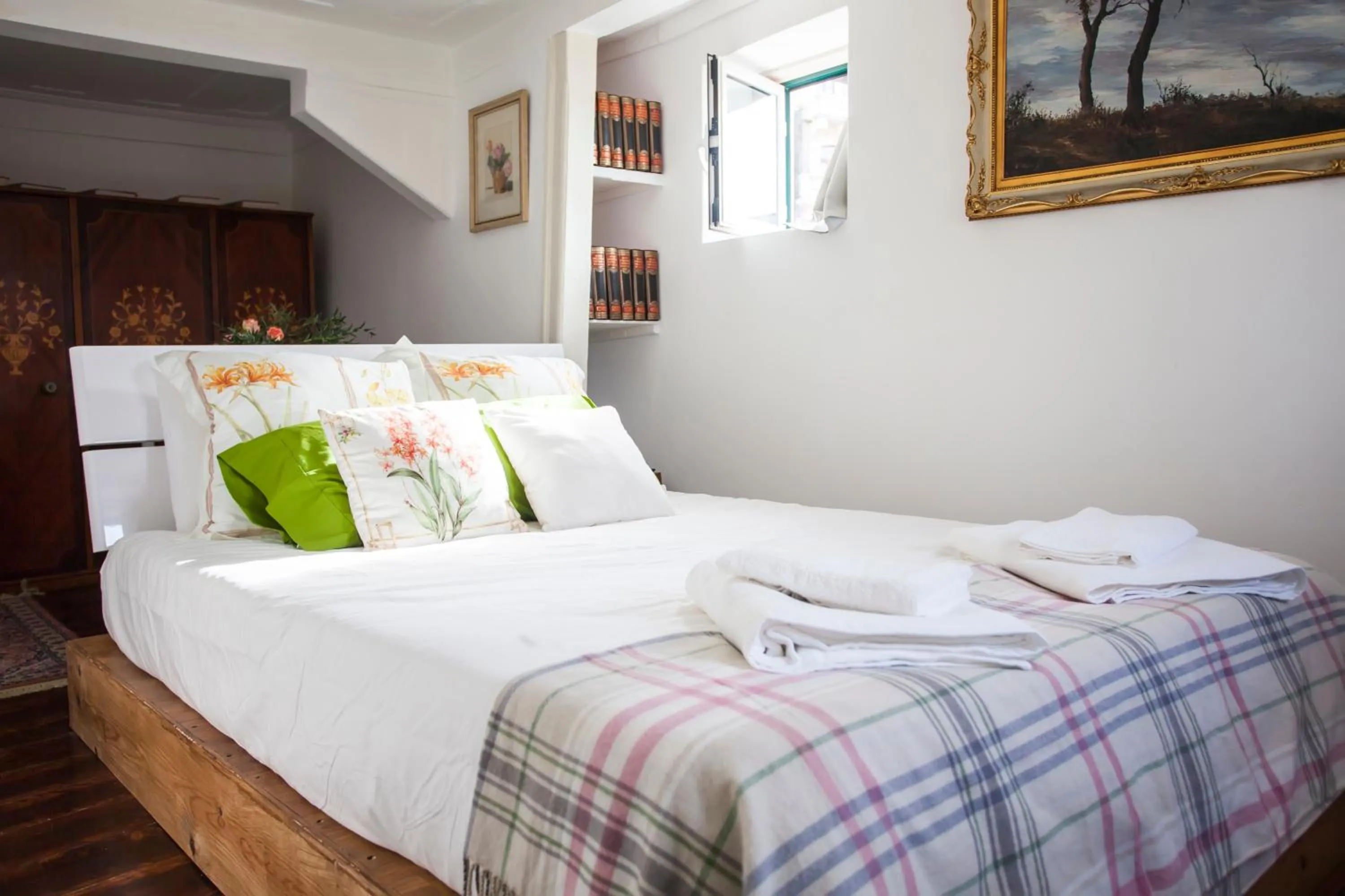 Bed in Lisbon Inn Bica Suites