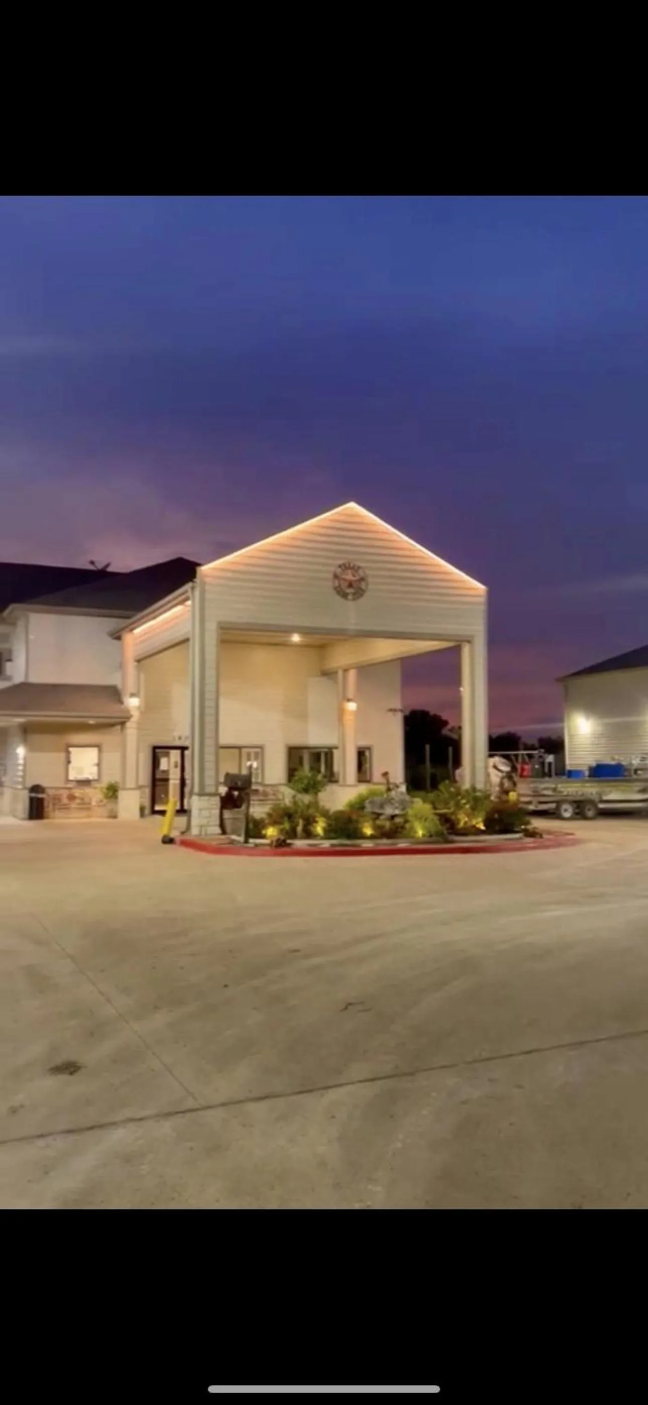 Property building in Lone Star Inn and Suites Victoria