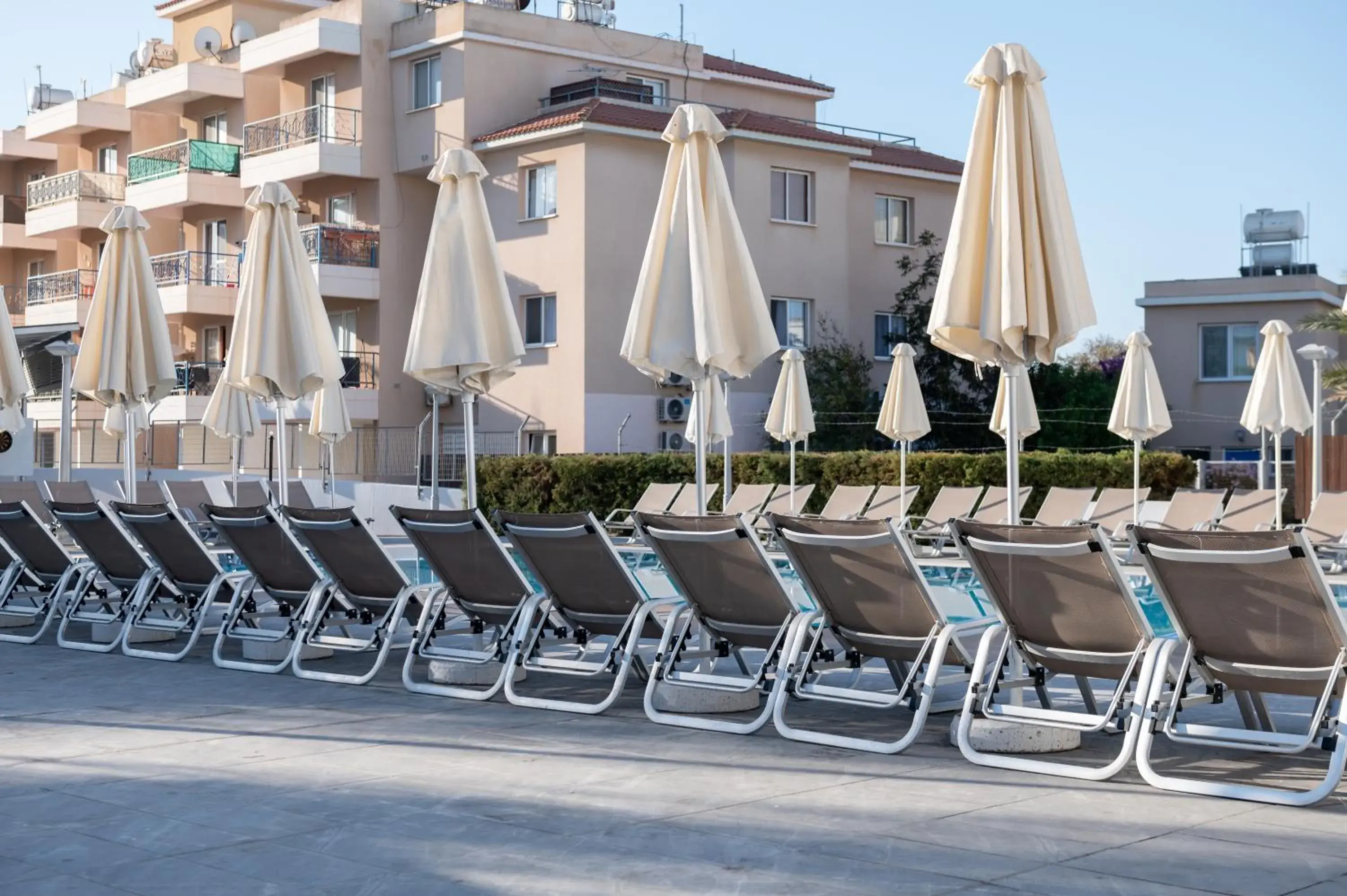 Property building in Kefalos Damon Hotel Apartments Property building in Kefalos Damon Hotel Apartments