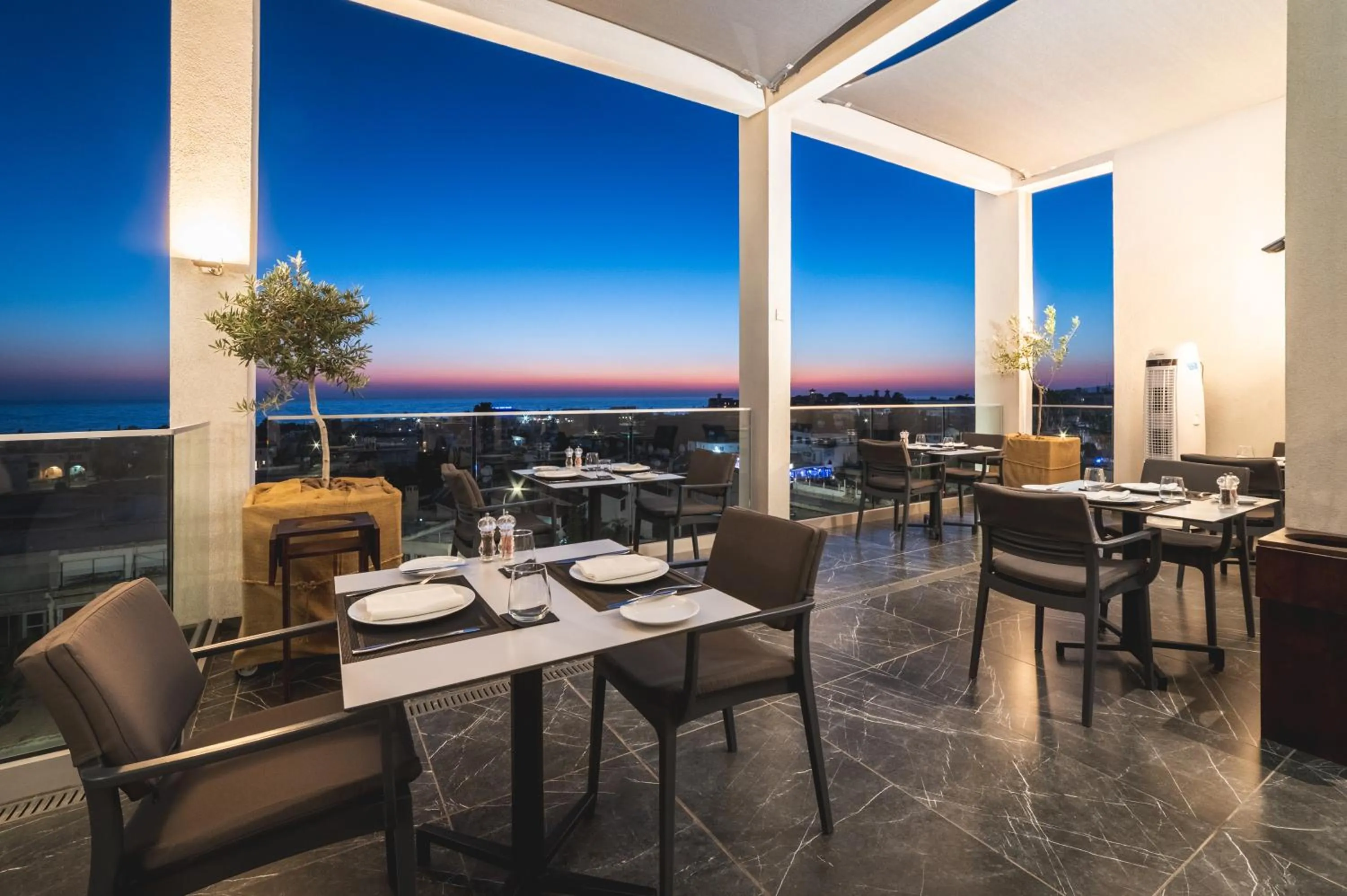 Restaurant/places to eat in Kefalos Damon Hotel Apartments