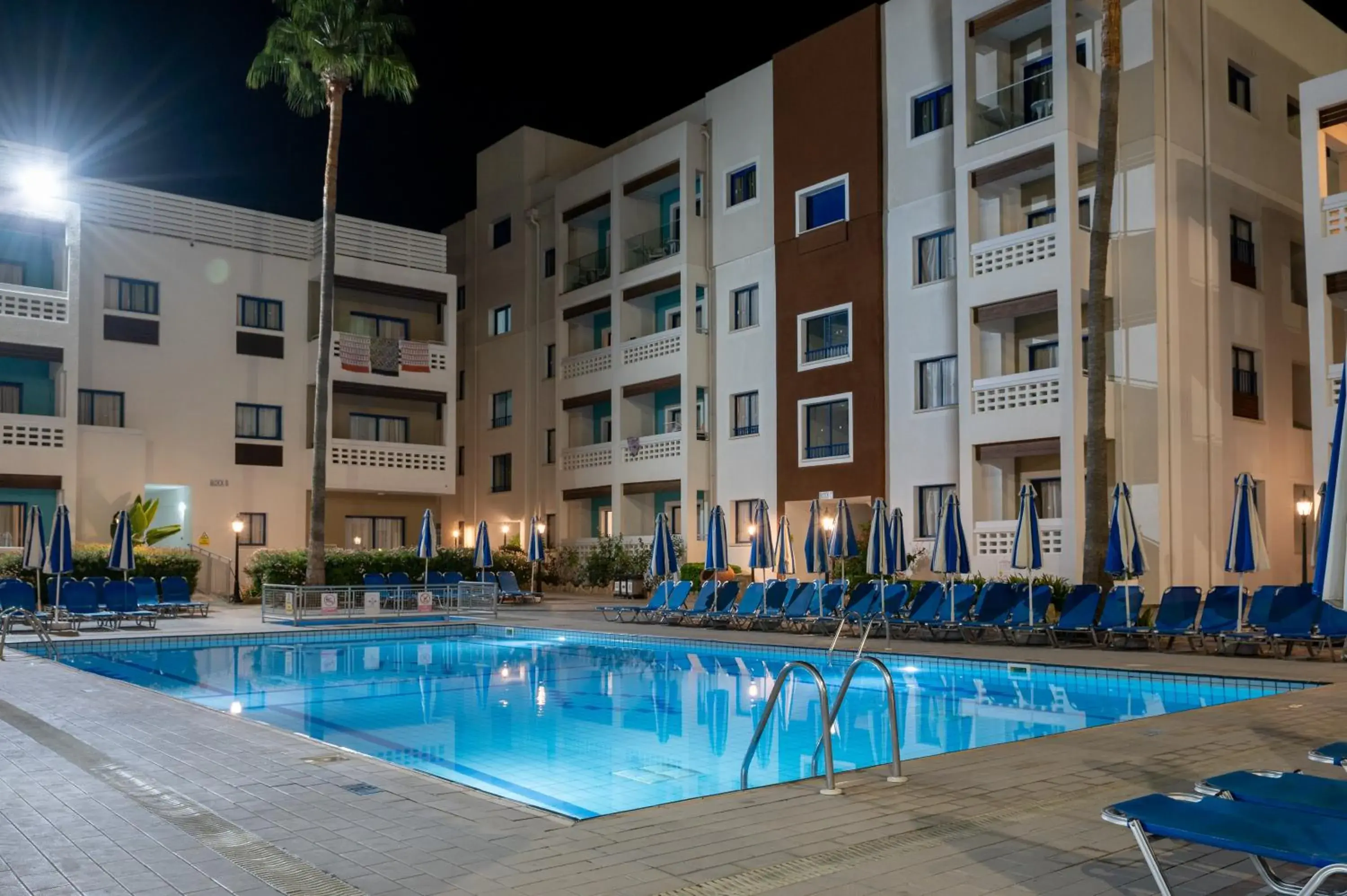 Property building in Kefalos Damon Hotel Apartments Property building in Kefalos Damon Hotel Apartments