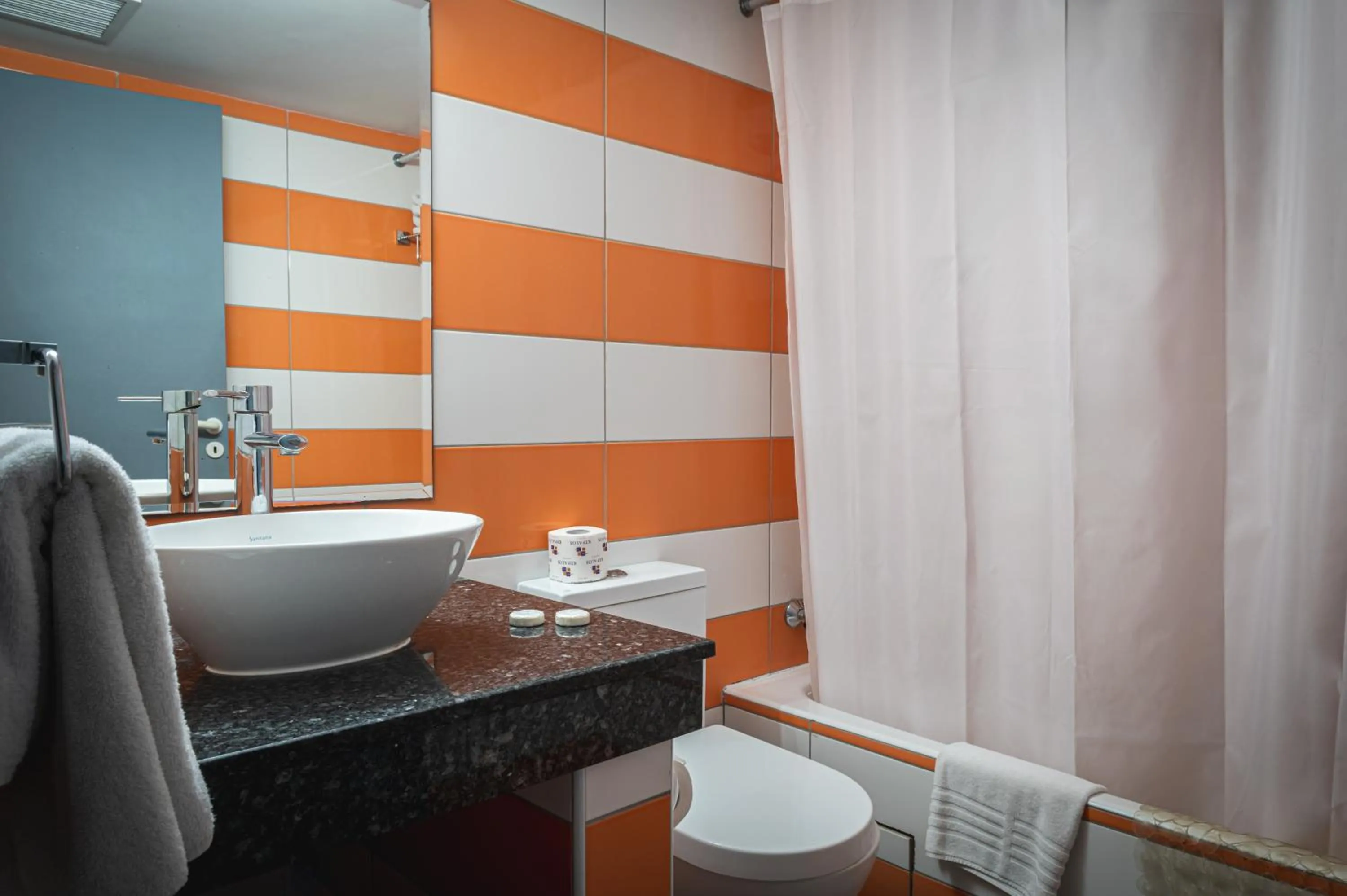 Bathroom in Kefalos Damon Hotel Apartments