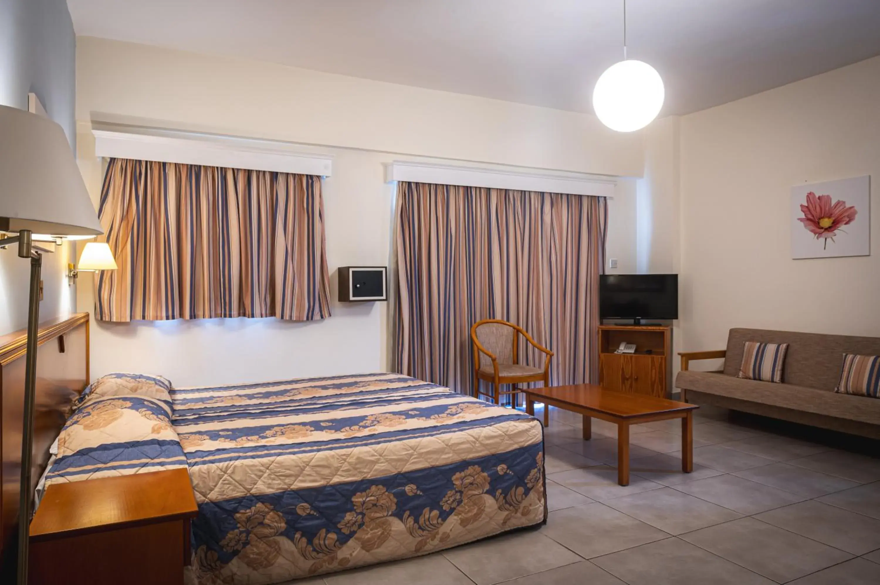 Bed in Kefalos Damon Hotel Apartments Bed in Kefalos Damon Hotel Apartments