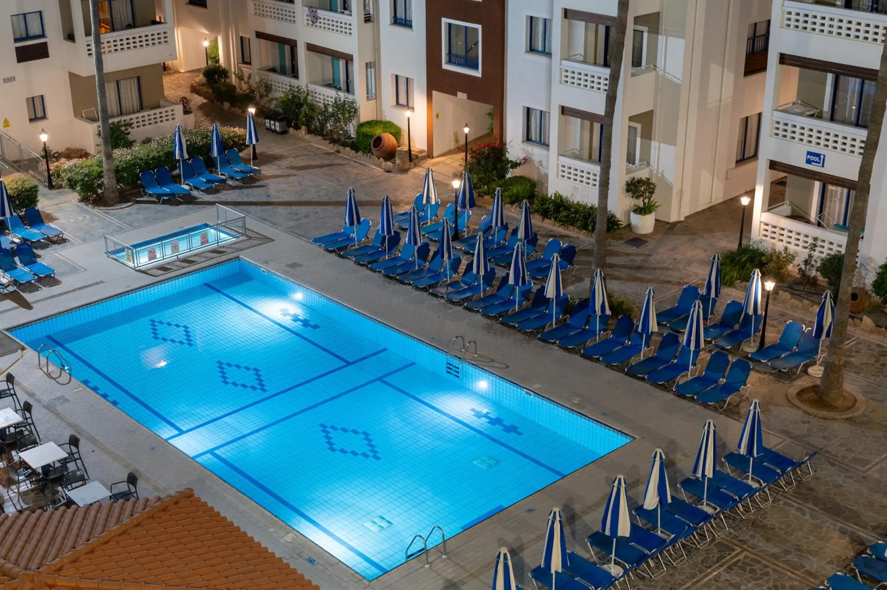 Property building in Kefalos Damon Hotel Apartments Property building in Kefalos Damon Hotel Apartments