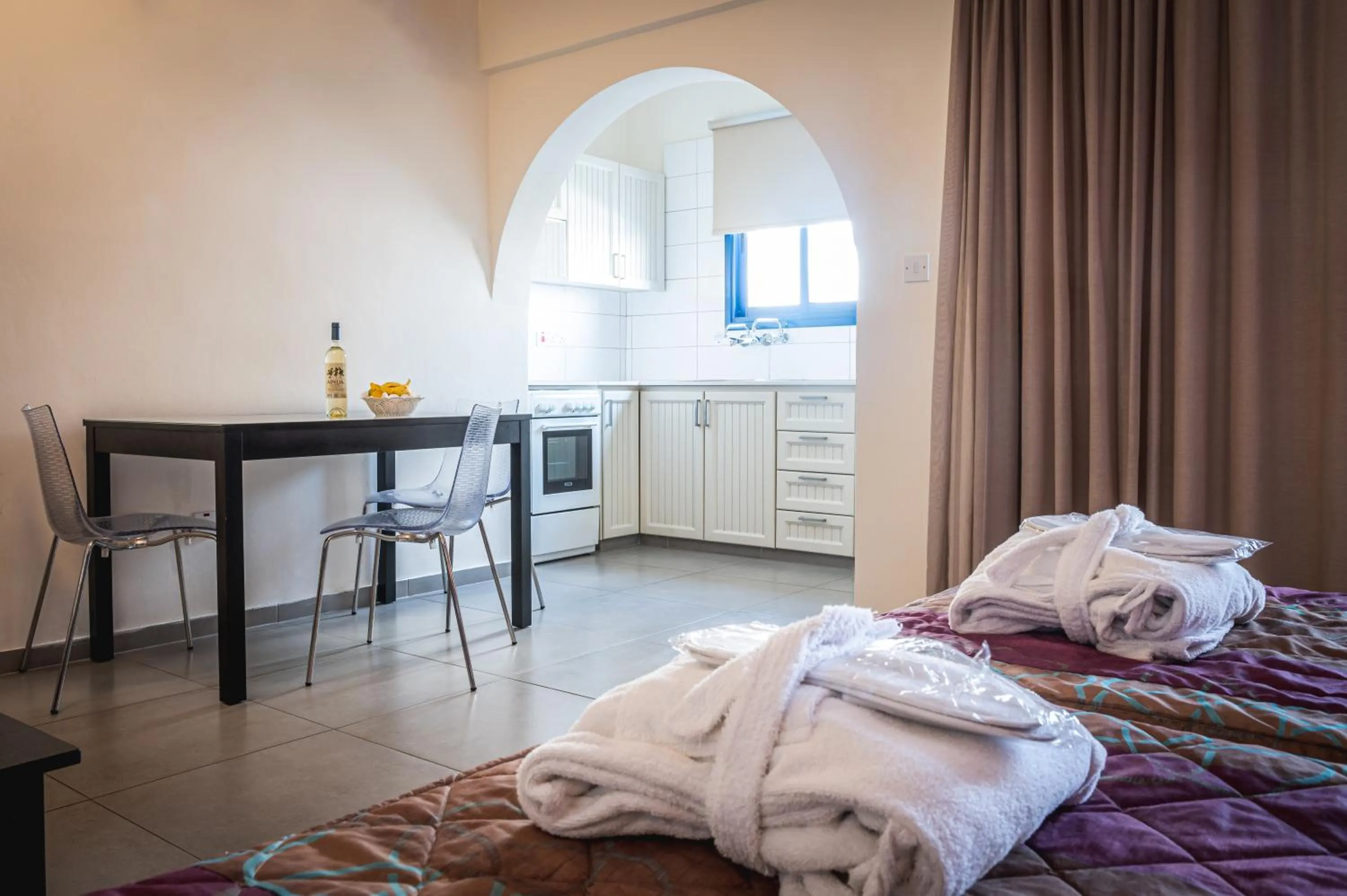 Bedroom, Bed in Kefalos Damon Hotel Apartments