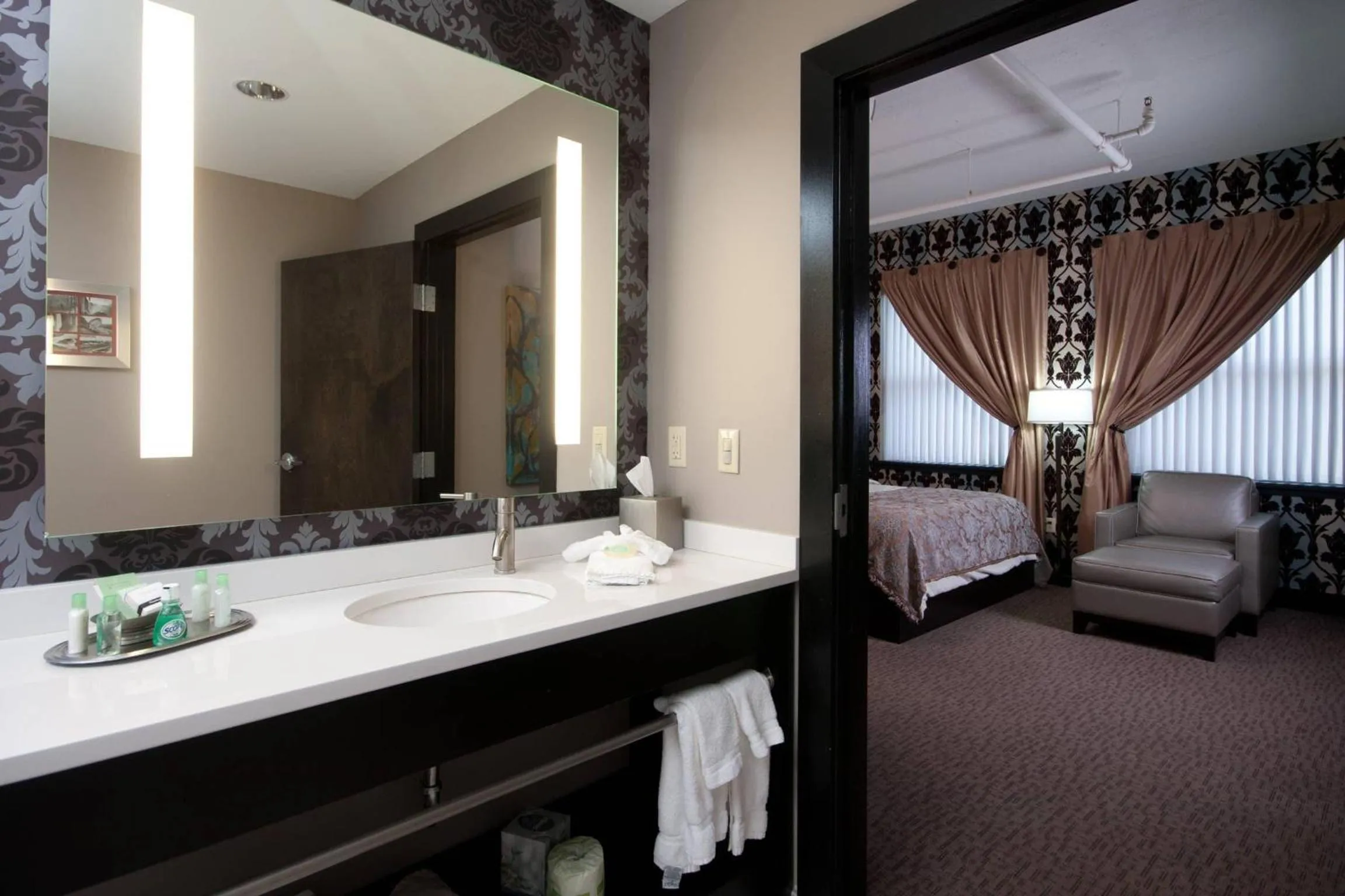 Bedroom, Bed in The Giacomo, an Ascend Collection Hotel