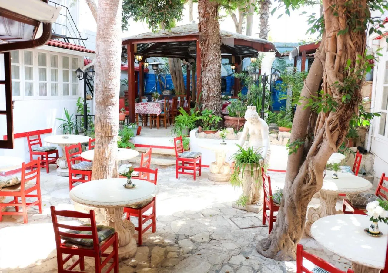 Kiniras Traditional Hotel & Restaurant