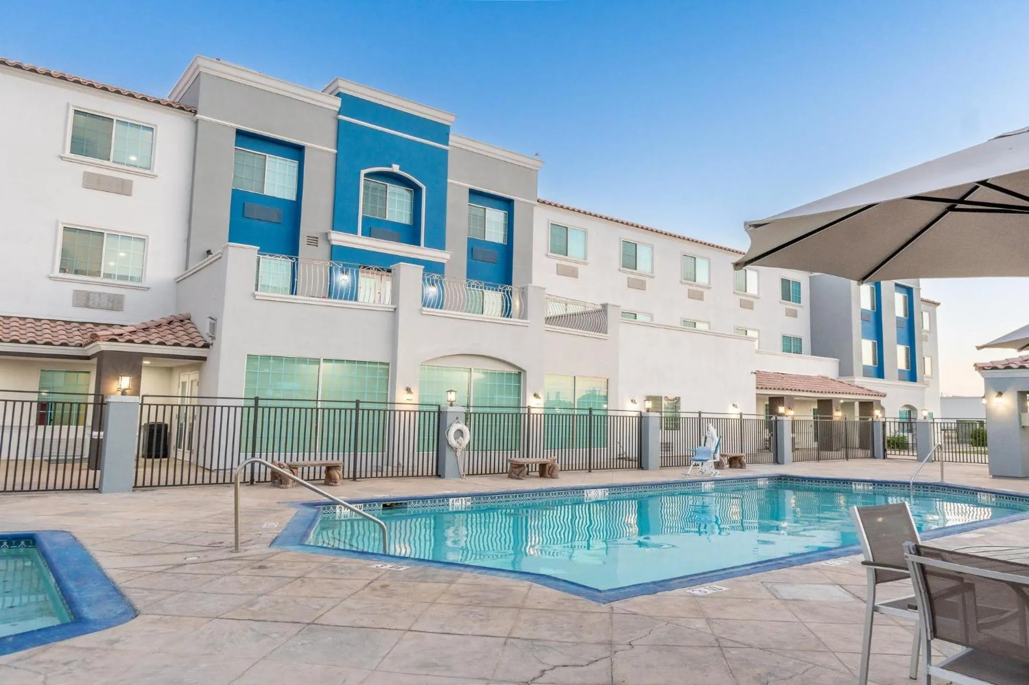 Swimming pool in Holiday Inn Express Hotel & Suites El Centro by IHG