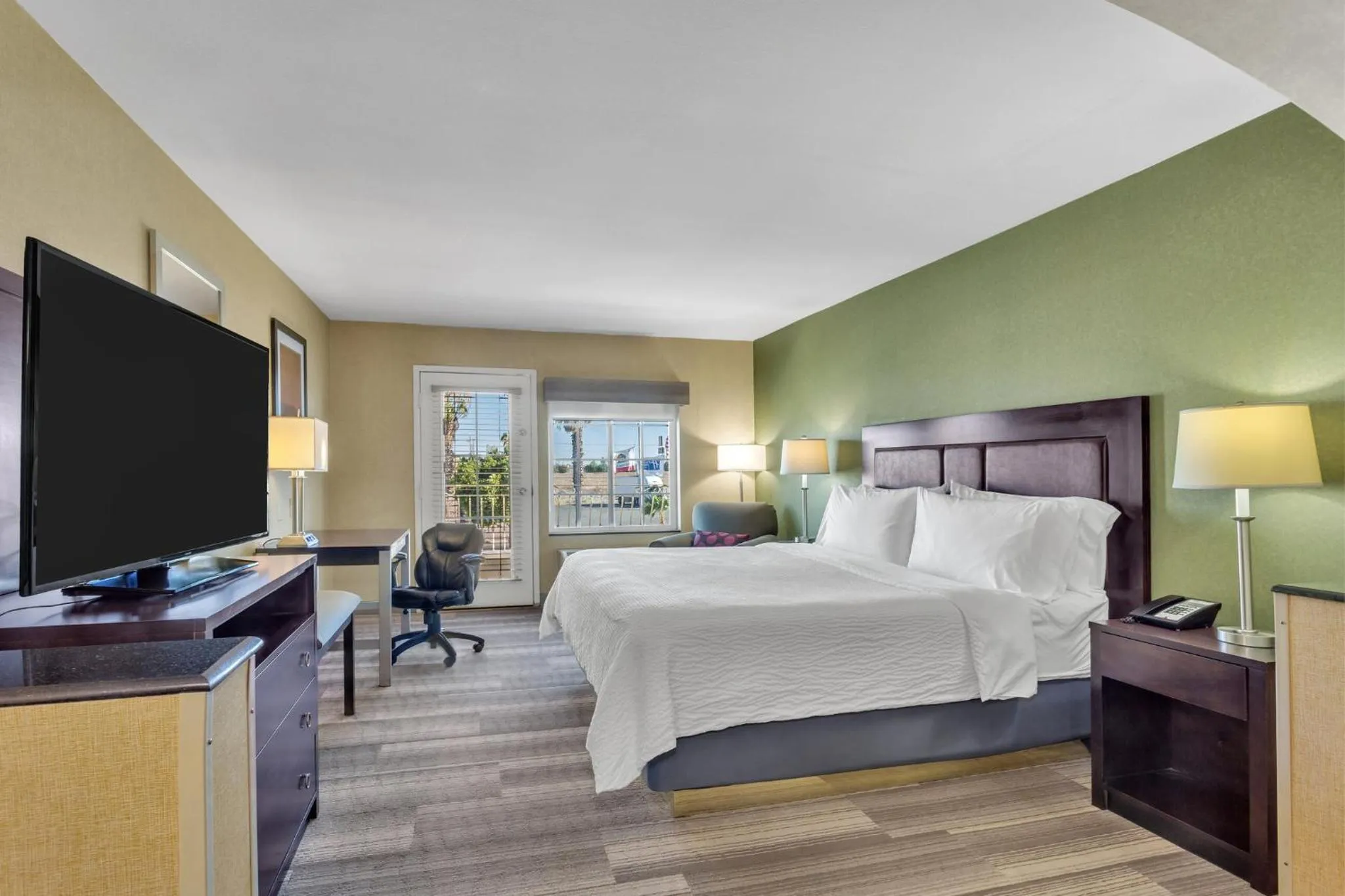 Photo of the whole room, Bed in Holiday Inn Express Hotel & Suites El Centro by IHG