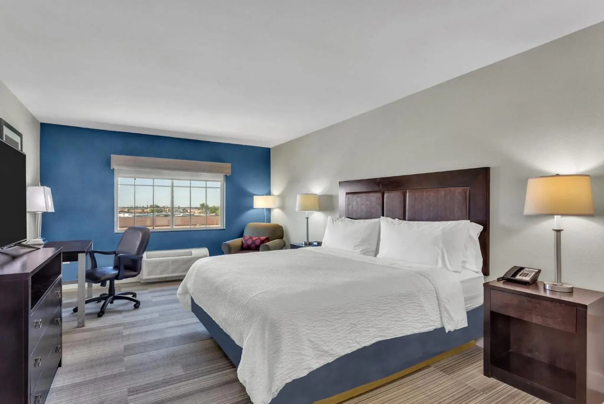 One-Bedroom King Suite in Holiday Inn Express Hotel & Suites El Centro by IHG One-Bedroom King Suite in Holiday Inn Express Hotel & Suites El Centro by IHG