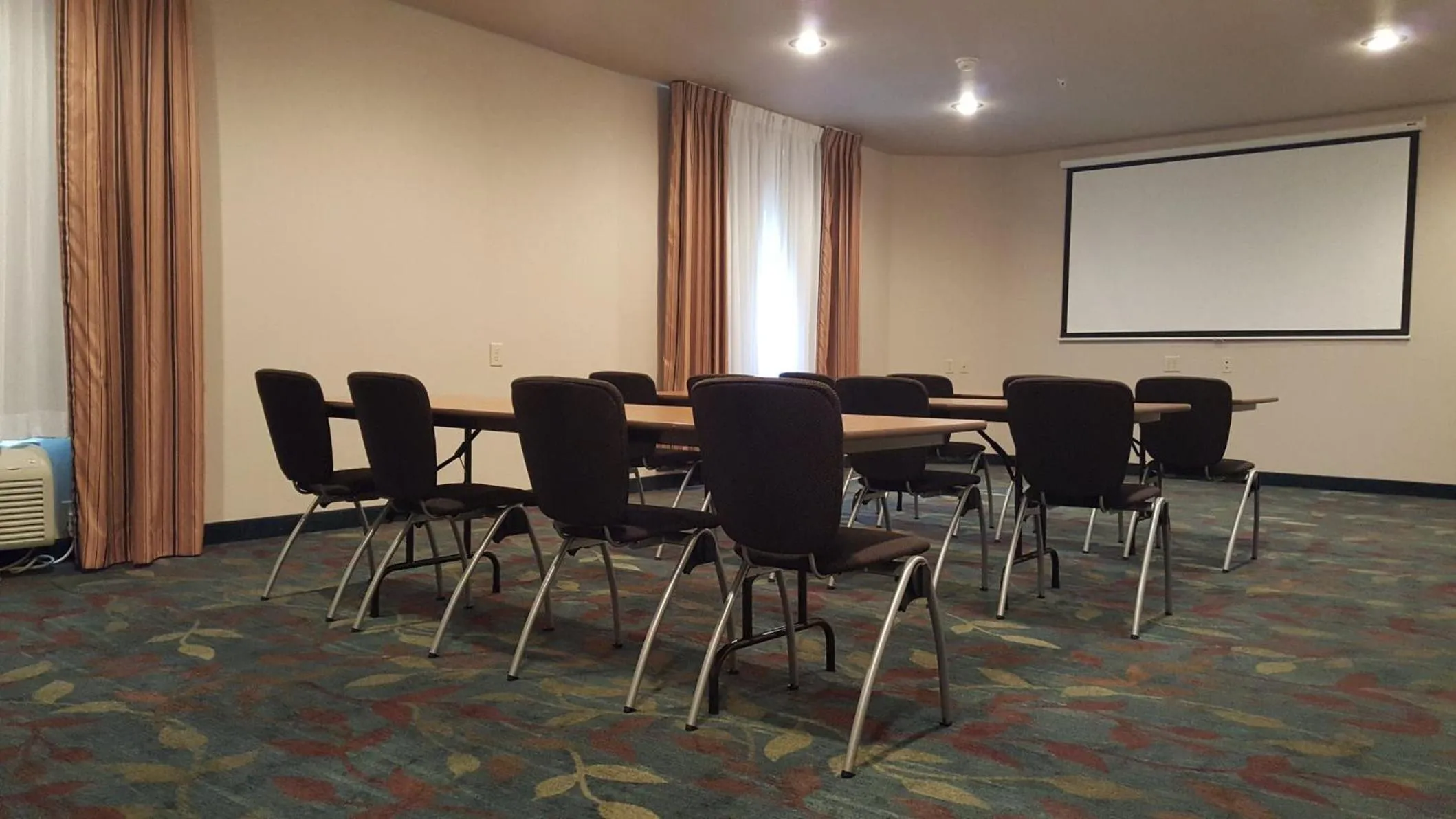 Meeting/conference room in Candlewood Suites Hot Springs by IHG