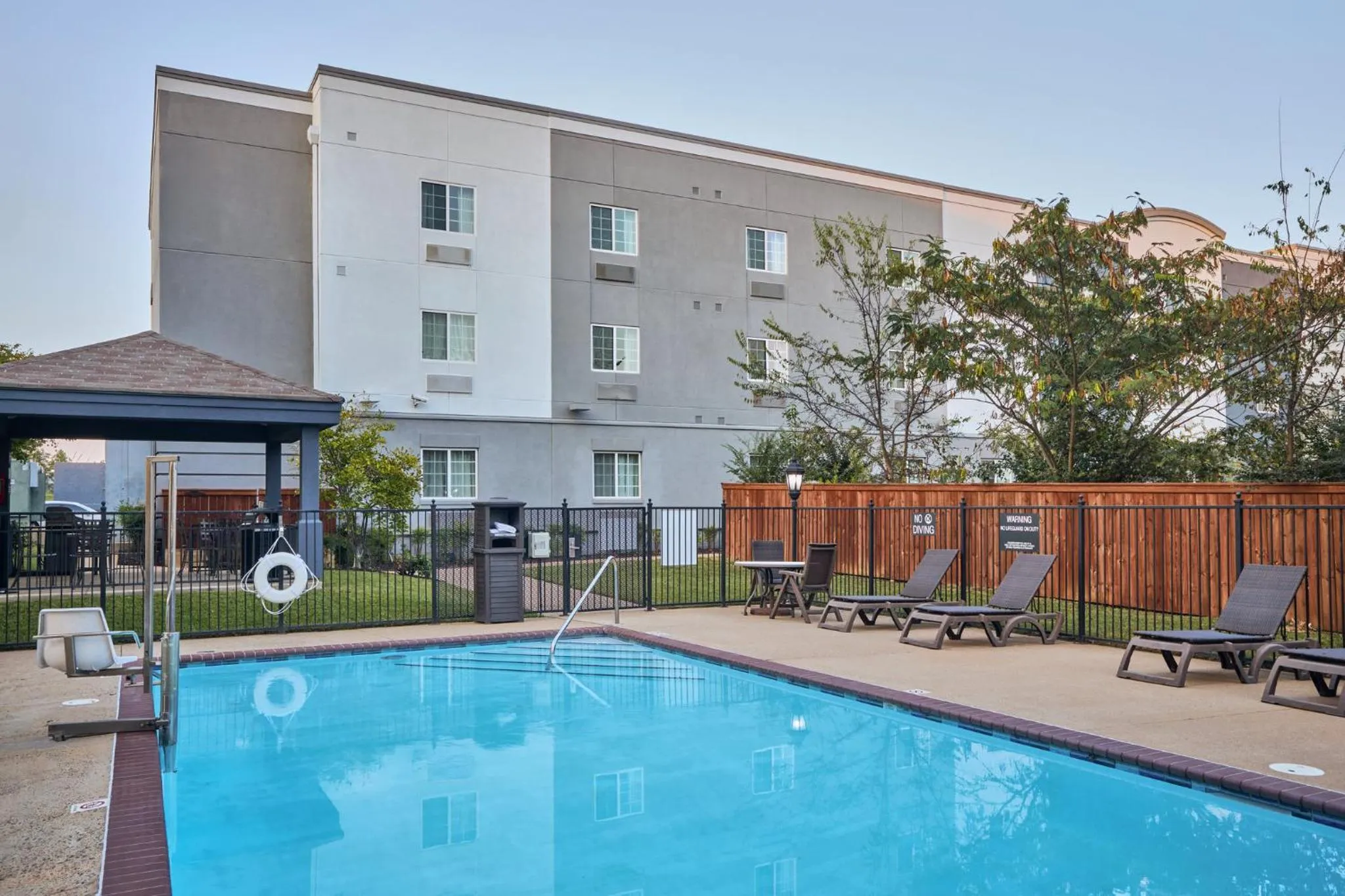 Swimming pool in Candlewood Suites Hot Springs by IHG