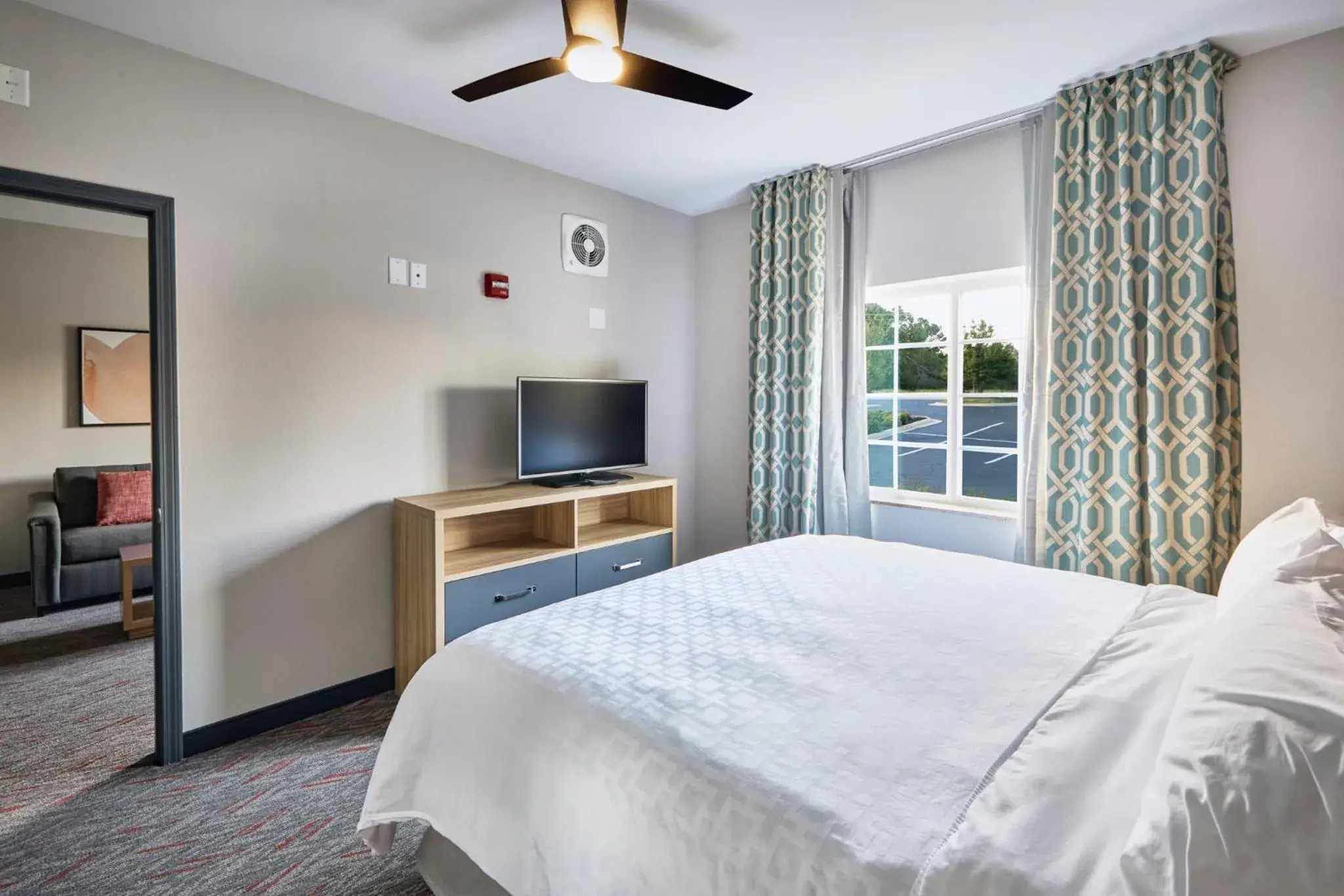 Photo of the whole room, Bed in Candlewood Suites Hot Springs by IHG Photo of the whole room, Bed in Candlewood Suites Hot Springs by IHG