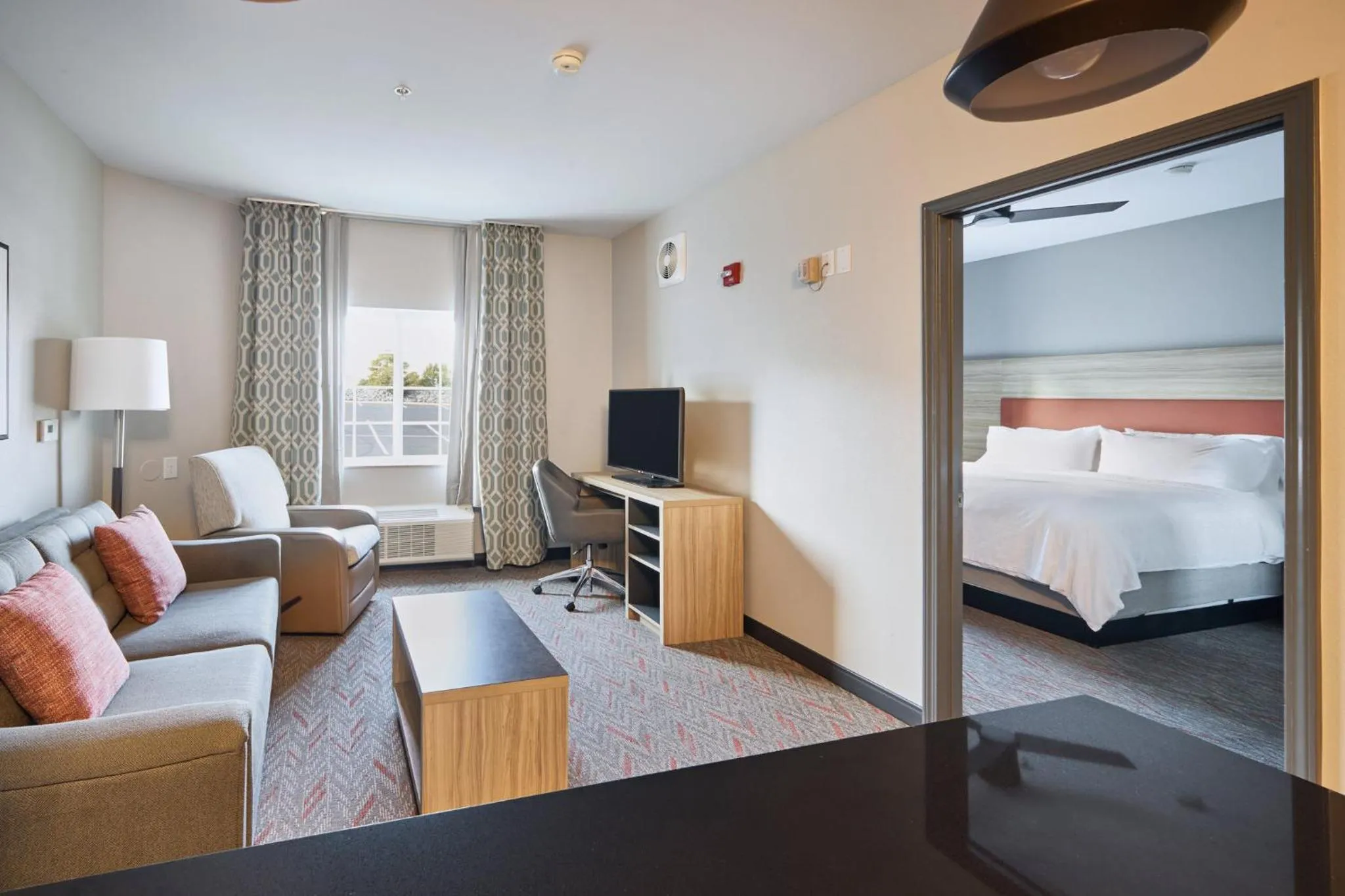 Photo of the whole room, Bed in Candlewood Suites Hot Springs by IHG