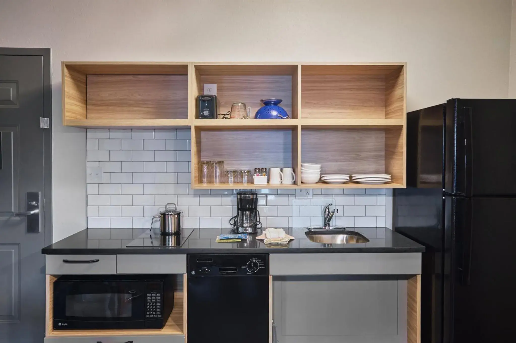 Photo of the whole room in Candlewood Suites Hot Springs by IHG Photo of the whole room in Candlewood Suites Hot Springs by IHG