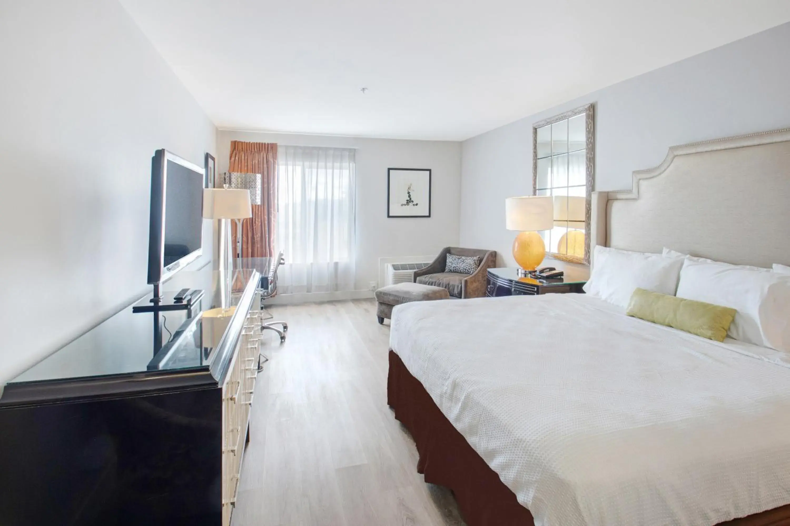 Standard King Room in Elkotel Standard King Room in Elkotel