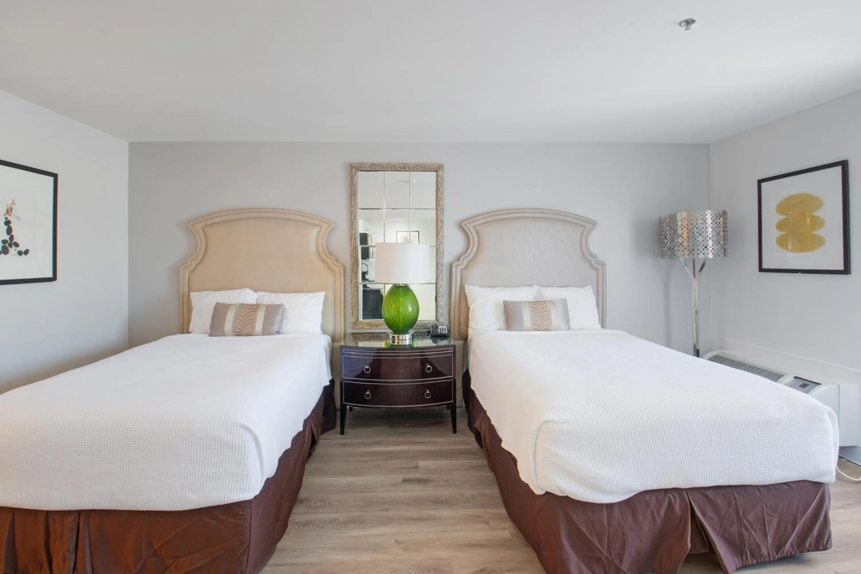 Photo of the whole room, Bed in Elkotel