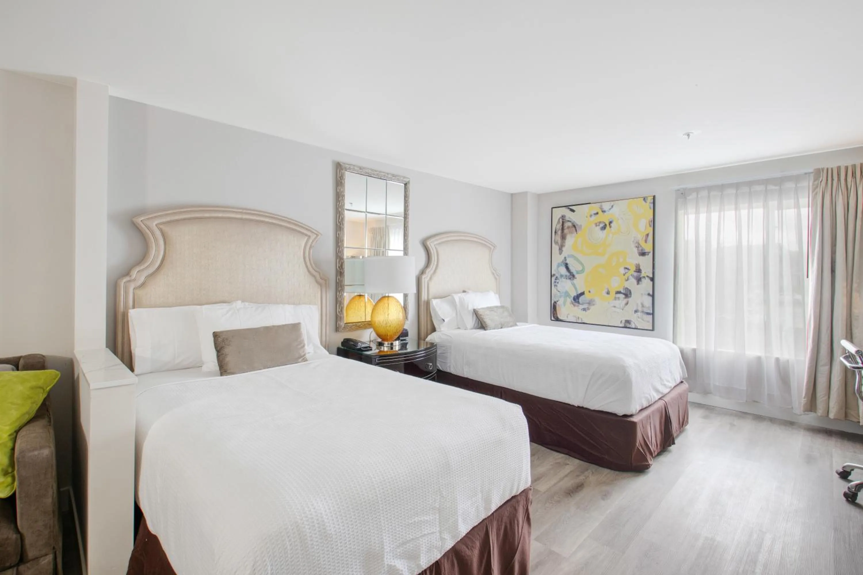 Photo of the whole room, Bed in Elkotel