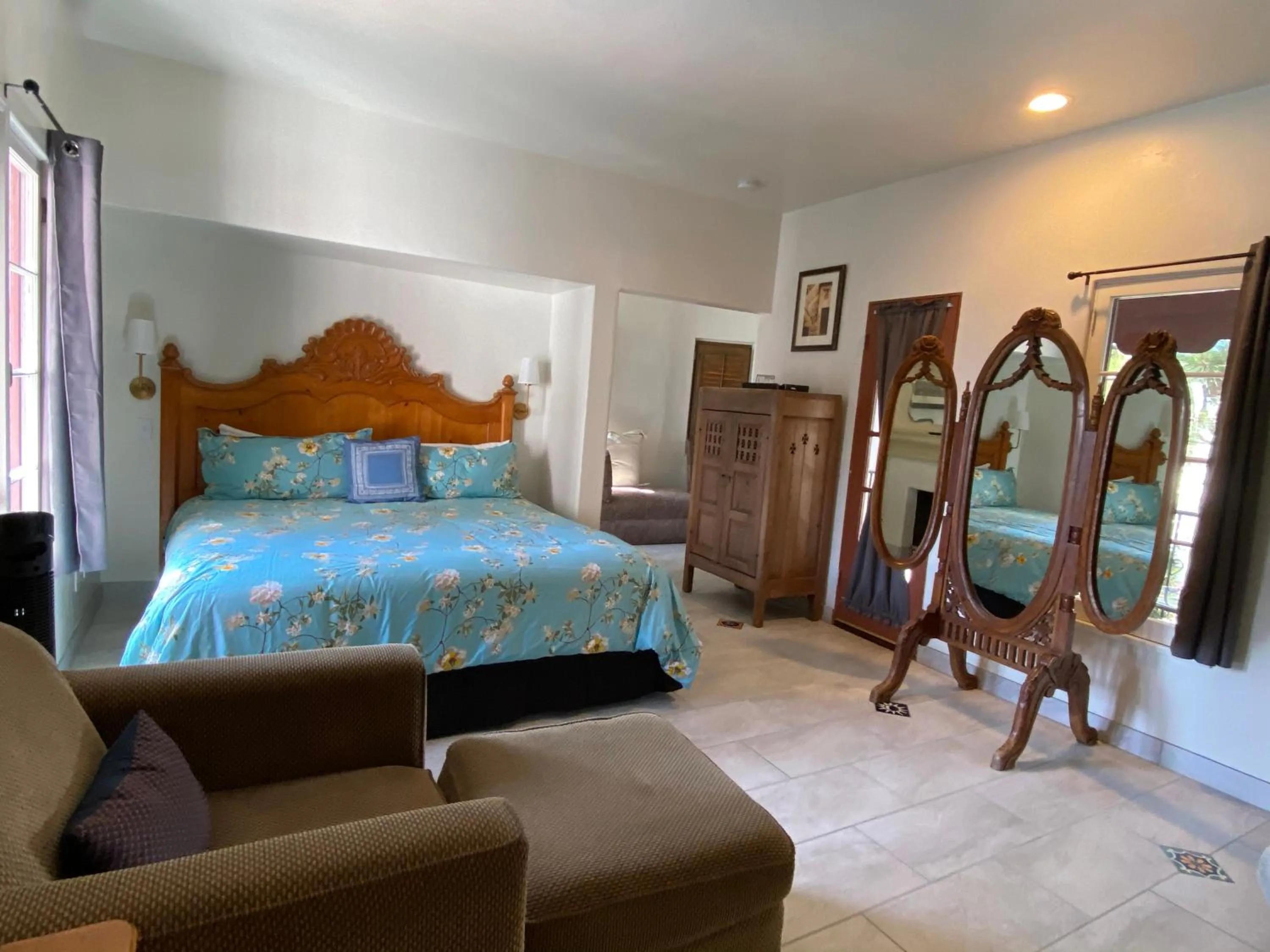 Bed in Villa Rosa Inn