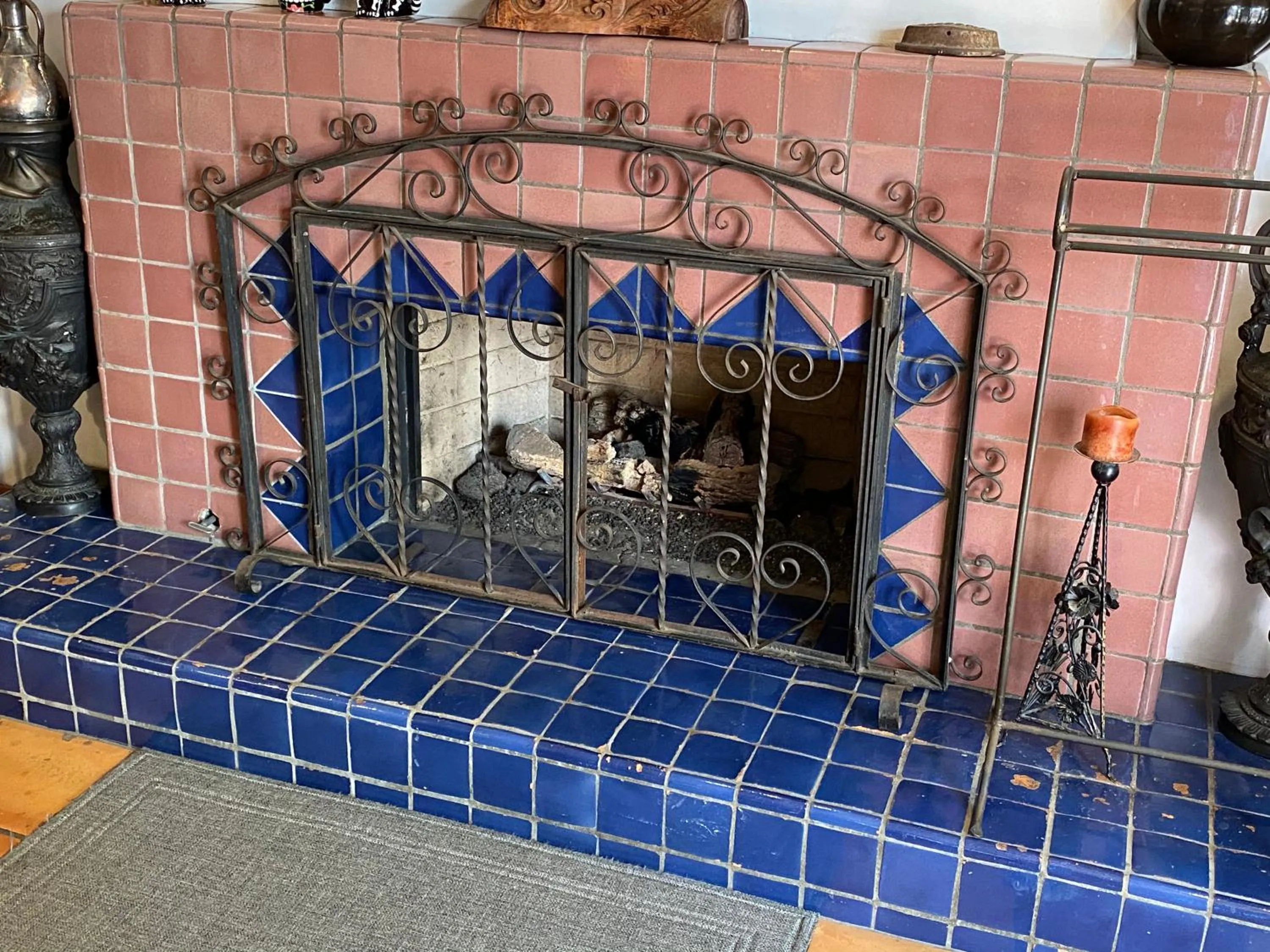 Property building in Villa Rosa Inn