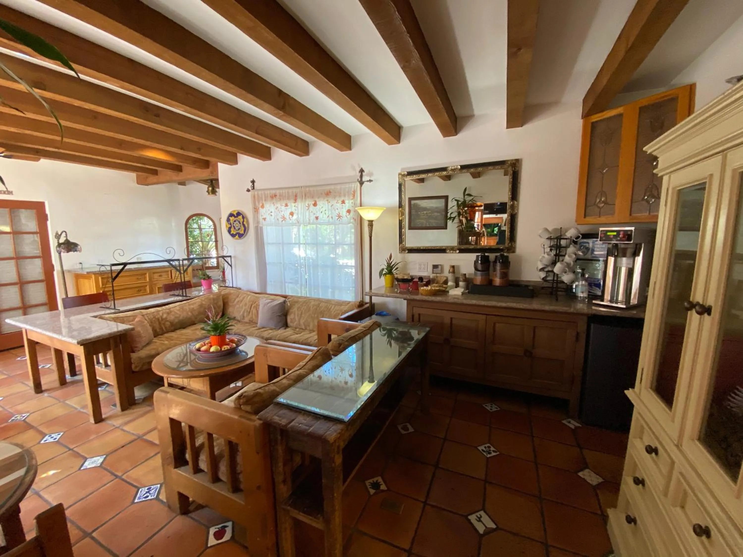 Coffee/tea facilities in Villa Rosa Inn