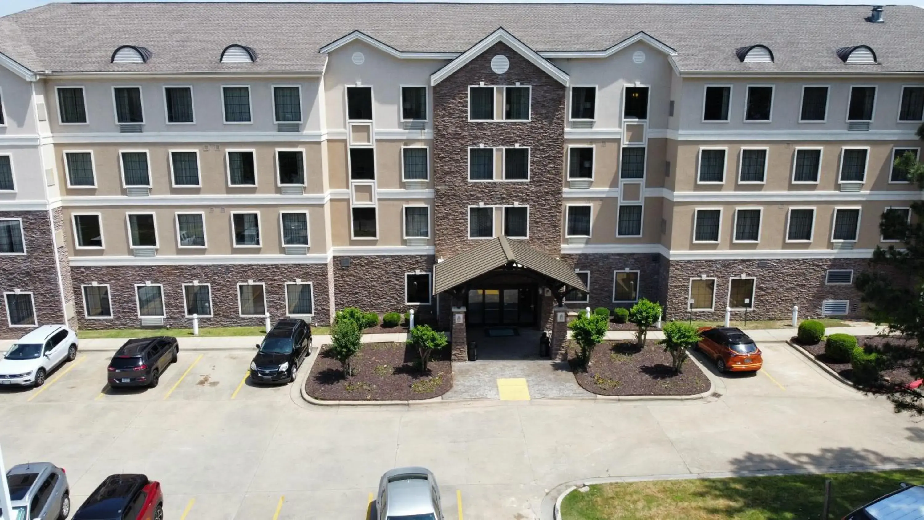 Property building in Staybridge Suites Hot Springs by IHG Property building in Staybridge Suites Hot Springs by IHG