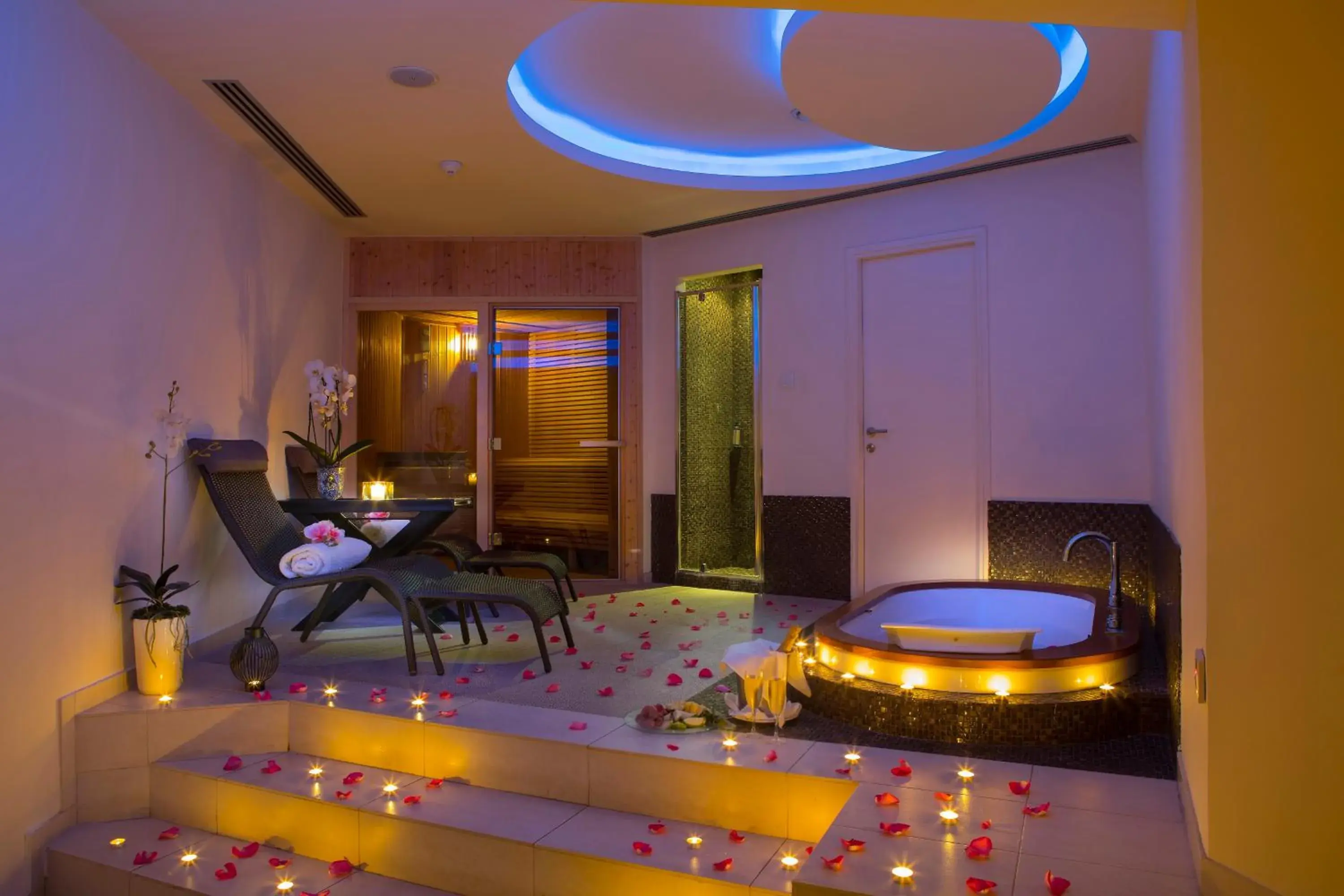 Hot Tub, Bed in The GrandResort - Limited Edition by Leonardo Hotels Hot Tub, Bed in The GrandResort - Limited Edition by Leonardo Hotels