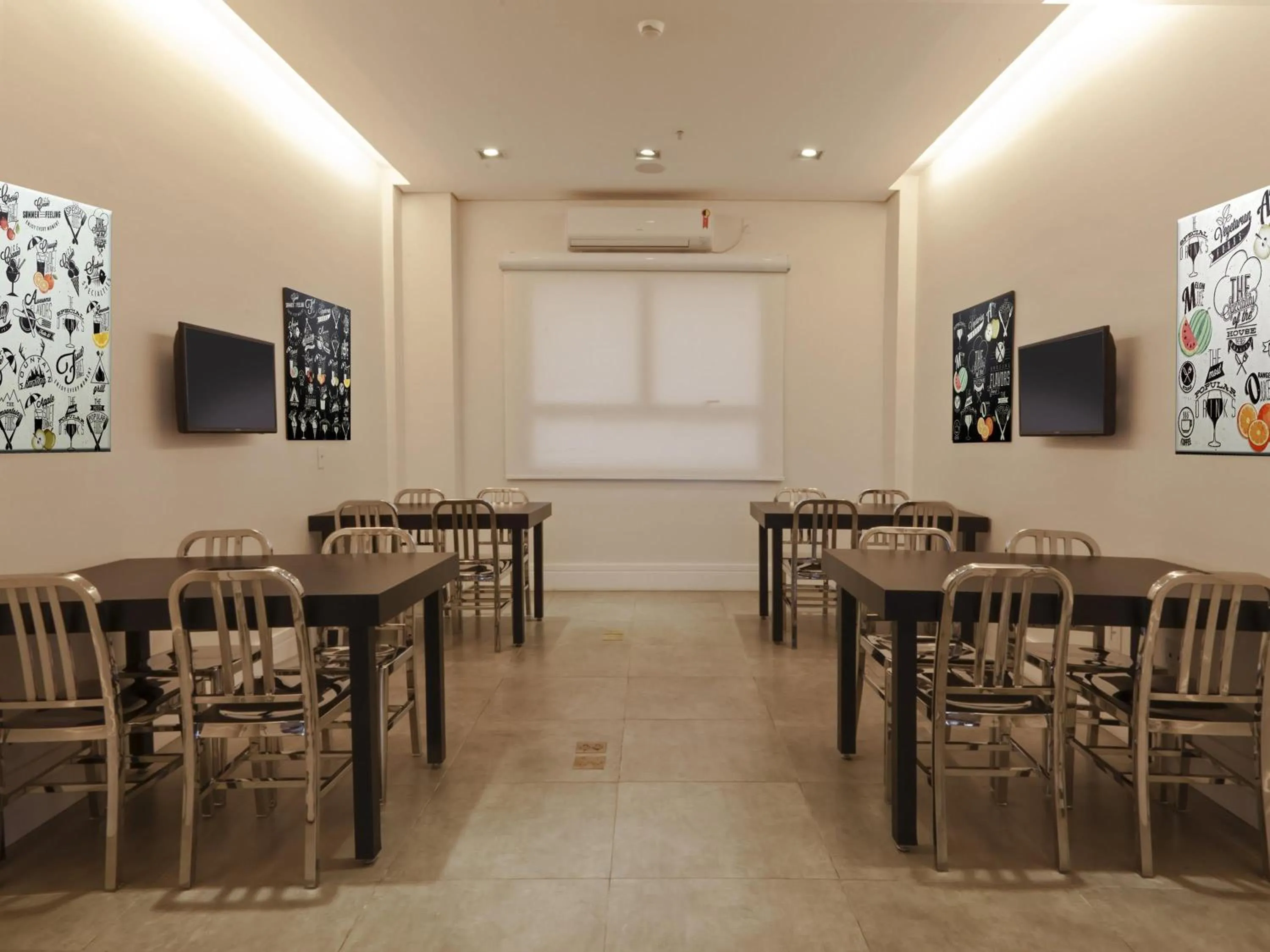 Lounge or bar in ibis Styles Rondonopolis