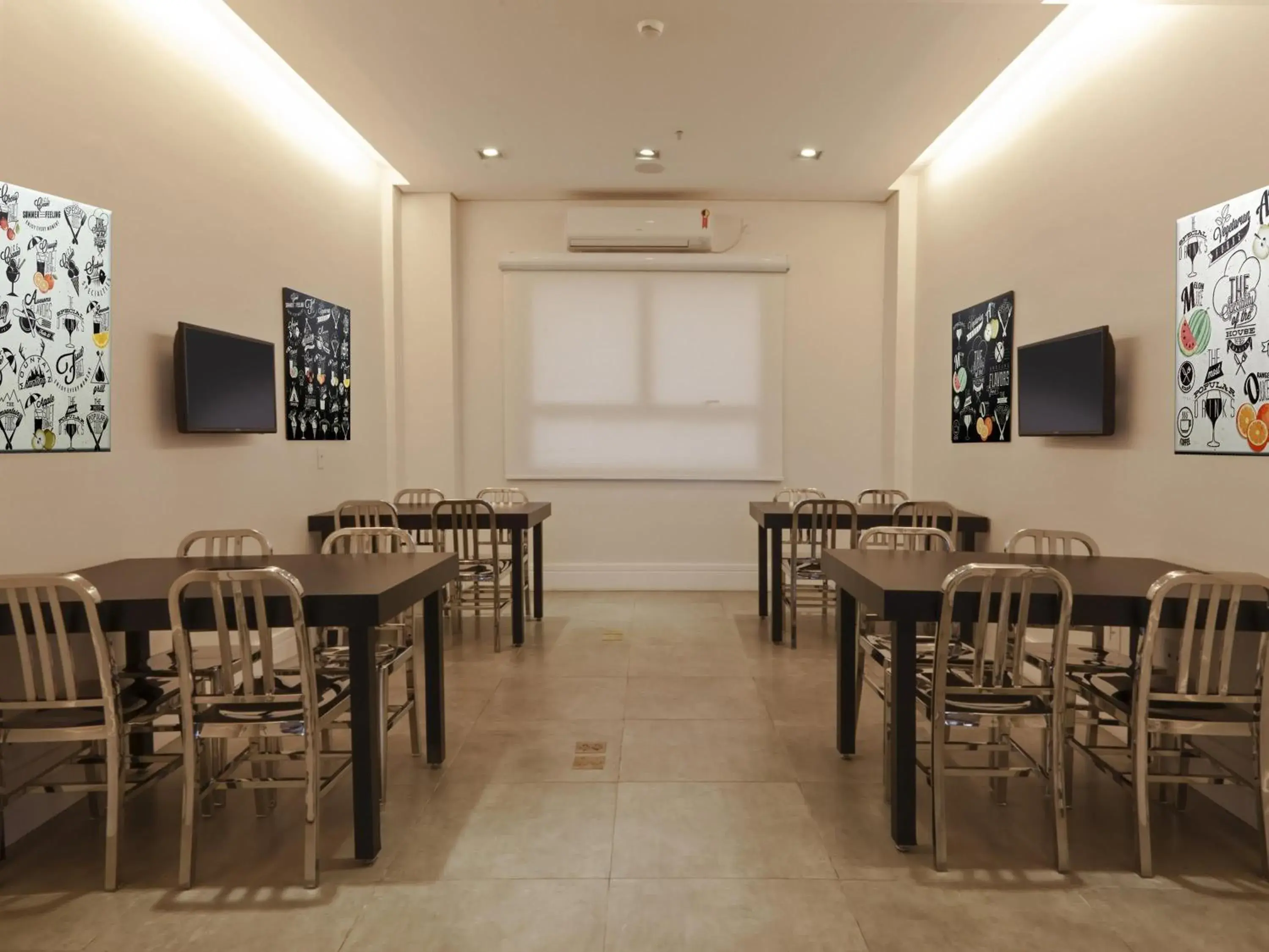 Lounge or bar in ibis Styles Rondonopolis Lounge or bar in ibis Styles Rondonopolis