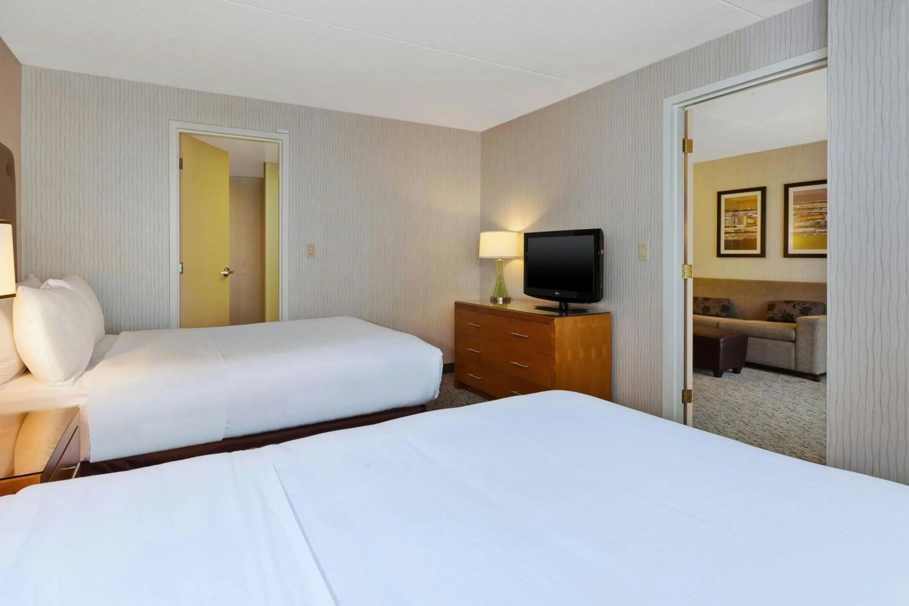 Photo of the whole room, Bed in Hotel Auburn Hills