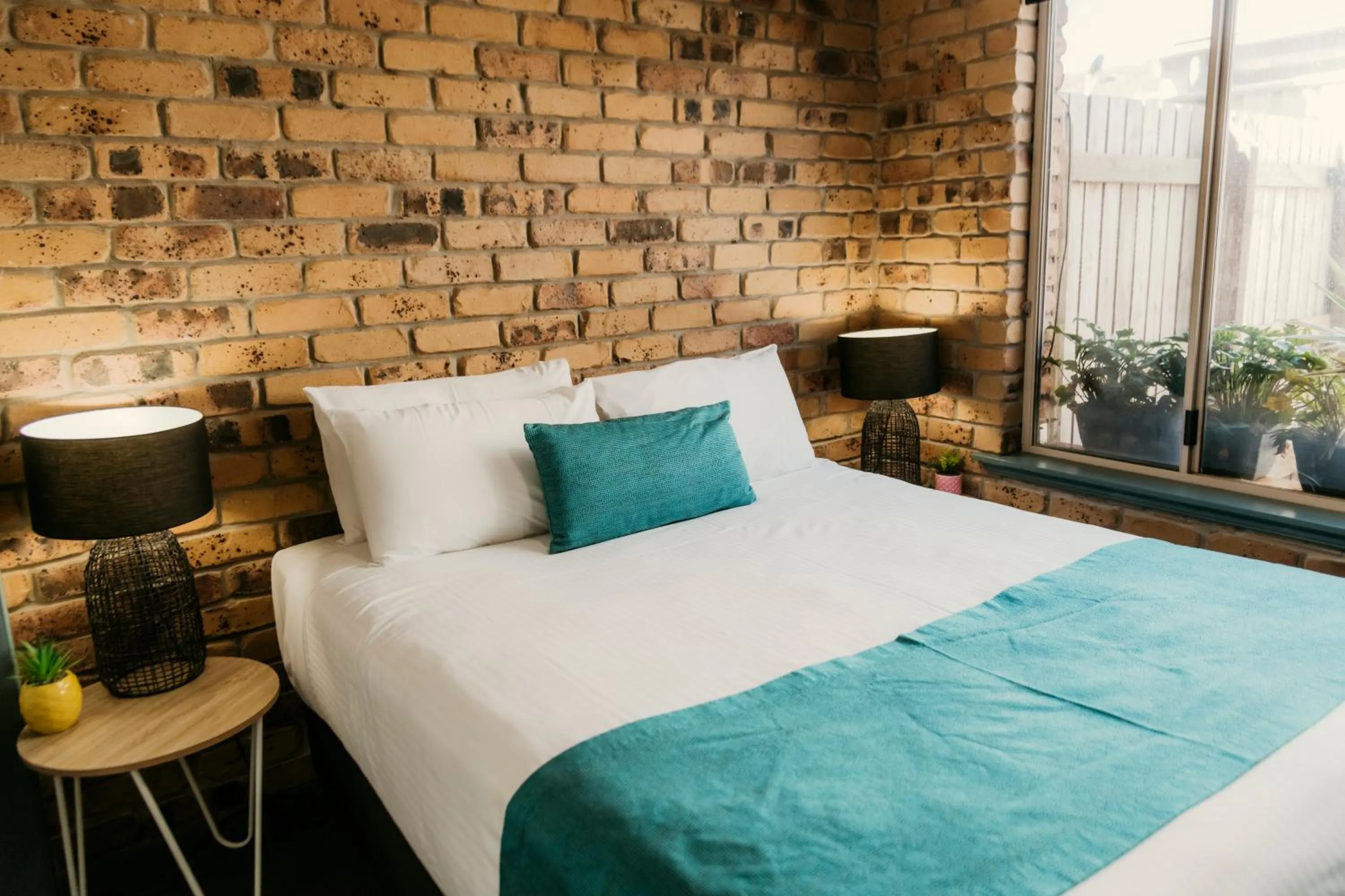 Bed in Kennedy Drive Boutique Motel - Close To City Centre & Airport