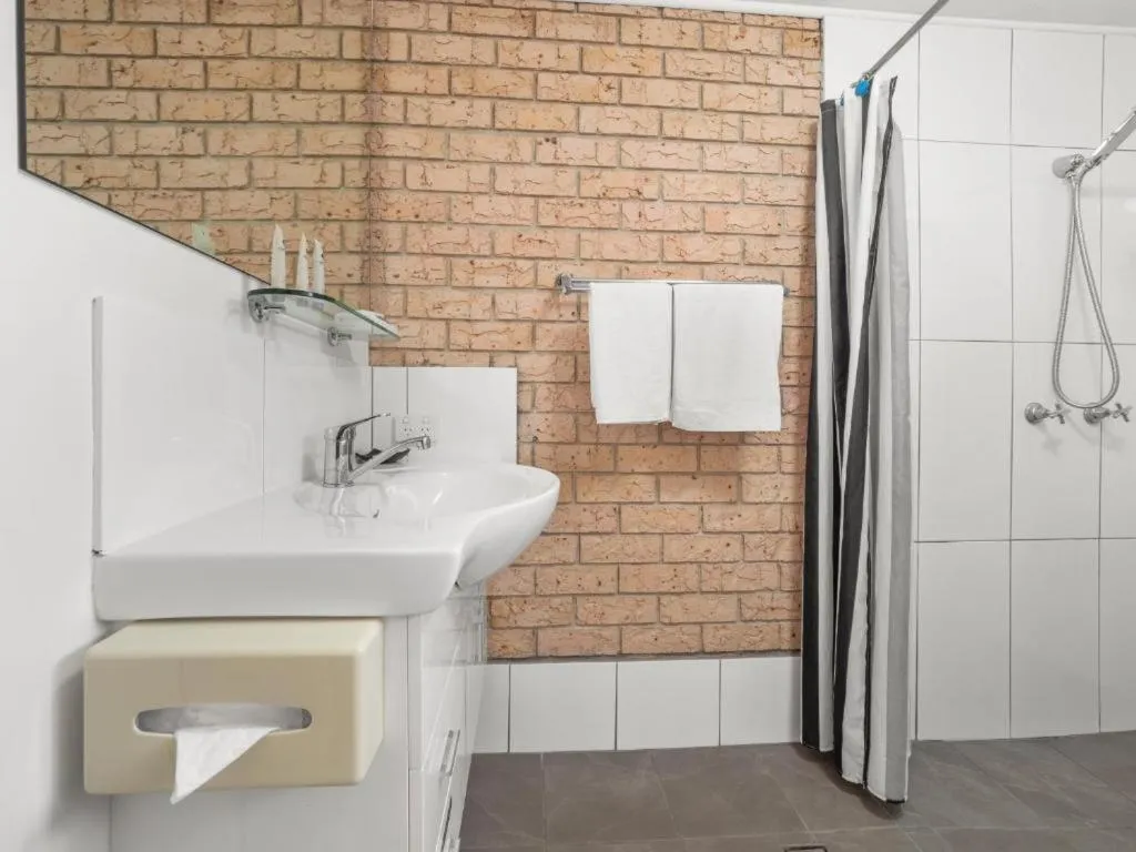 Kennedy Drive Boutique Motel - Close To City Centre & Airport