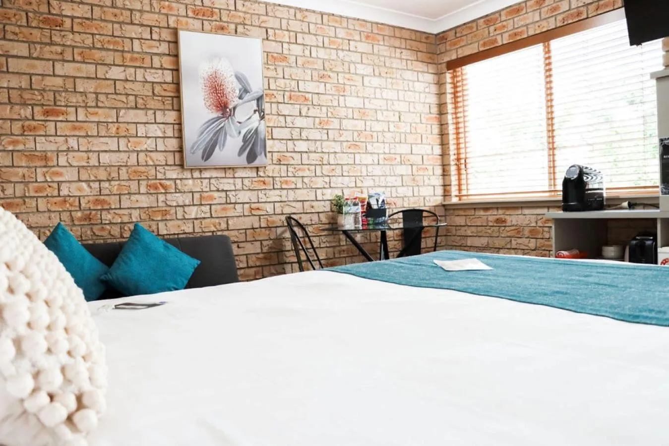 Bed in Kennedy Drive Boutique Motel - Close To City Centre & Airport